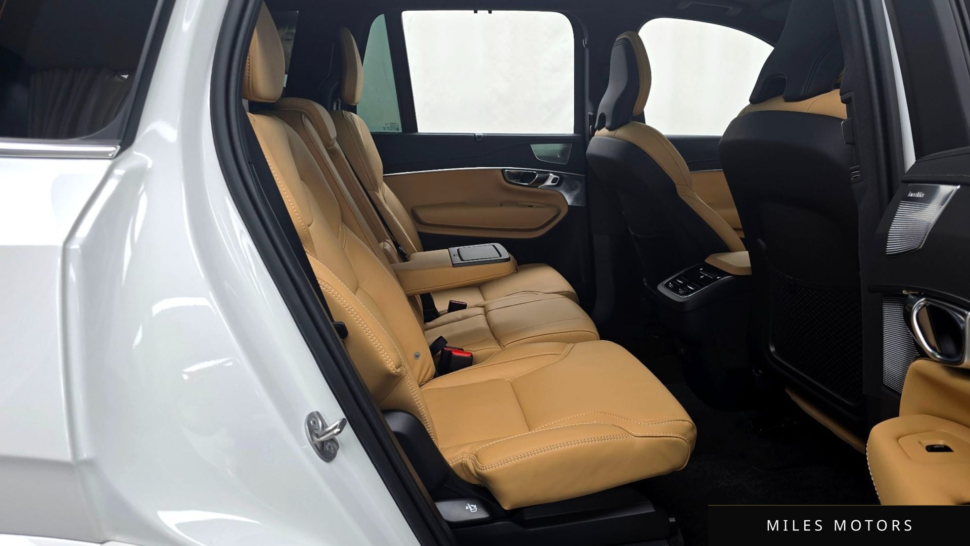 Volvo XC90 2025 — миниатюра 10