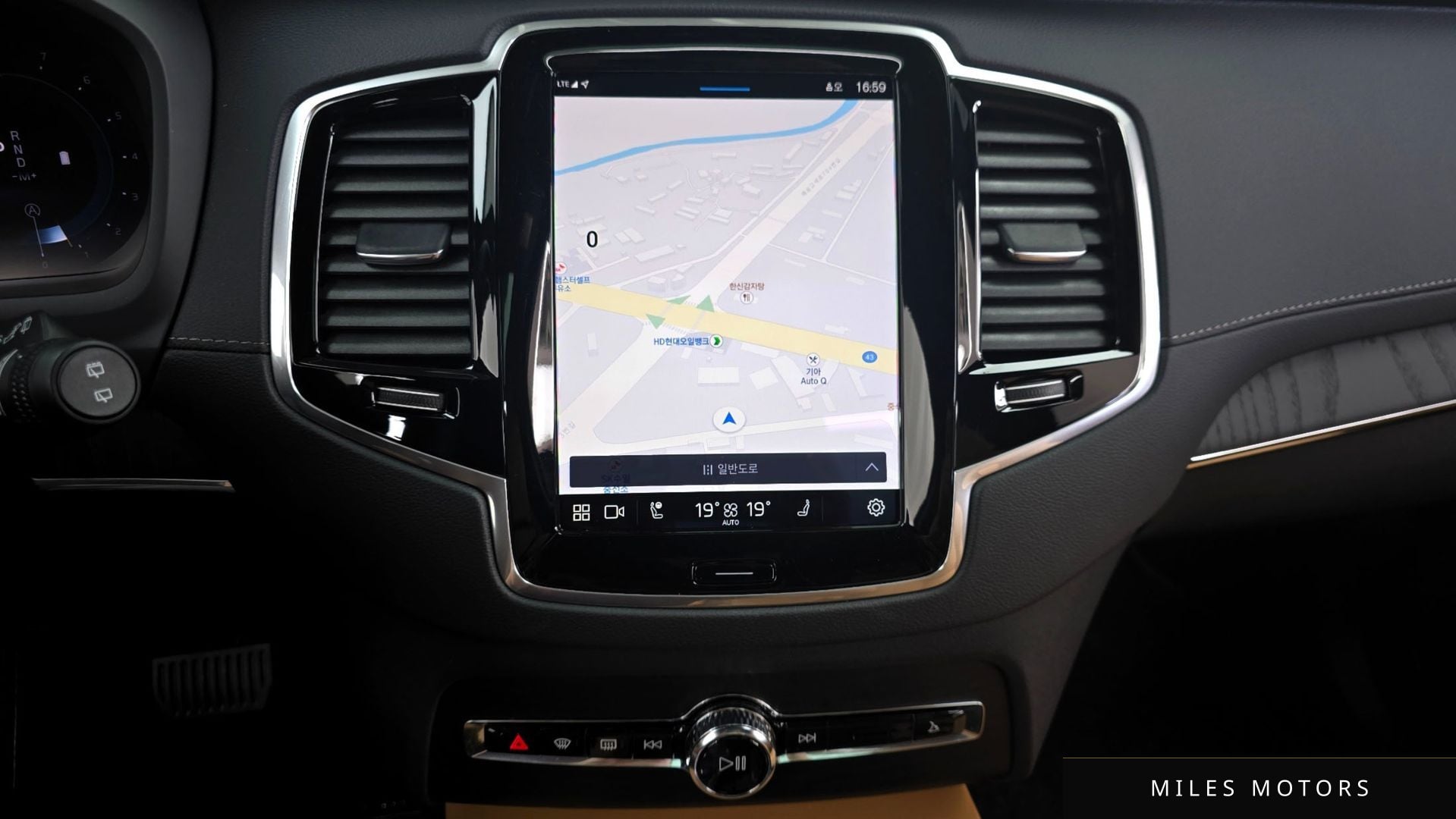 Volvo XC90 2025 — миниатюра 14