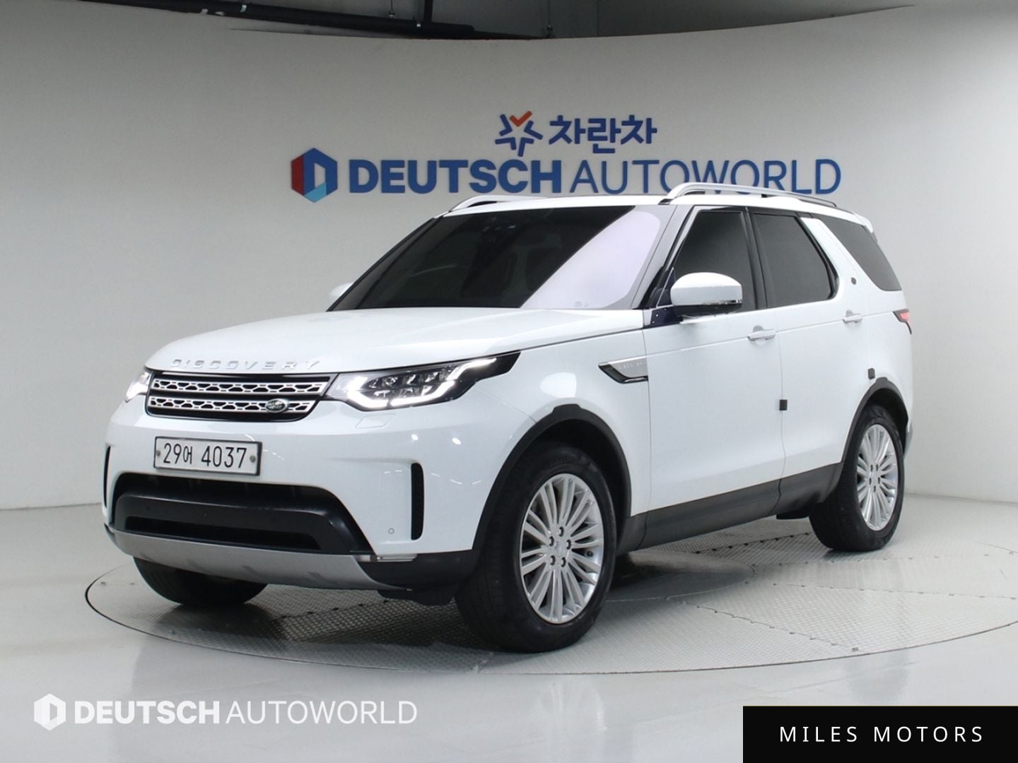 Land Rover Discovery 2017 — фото 1 из 12