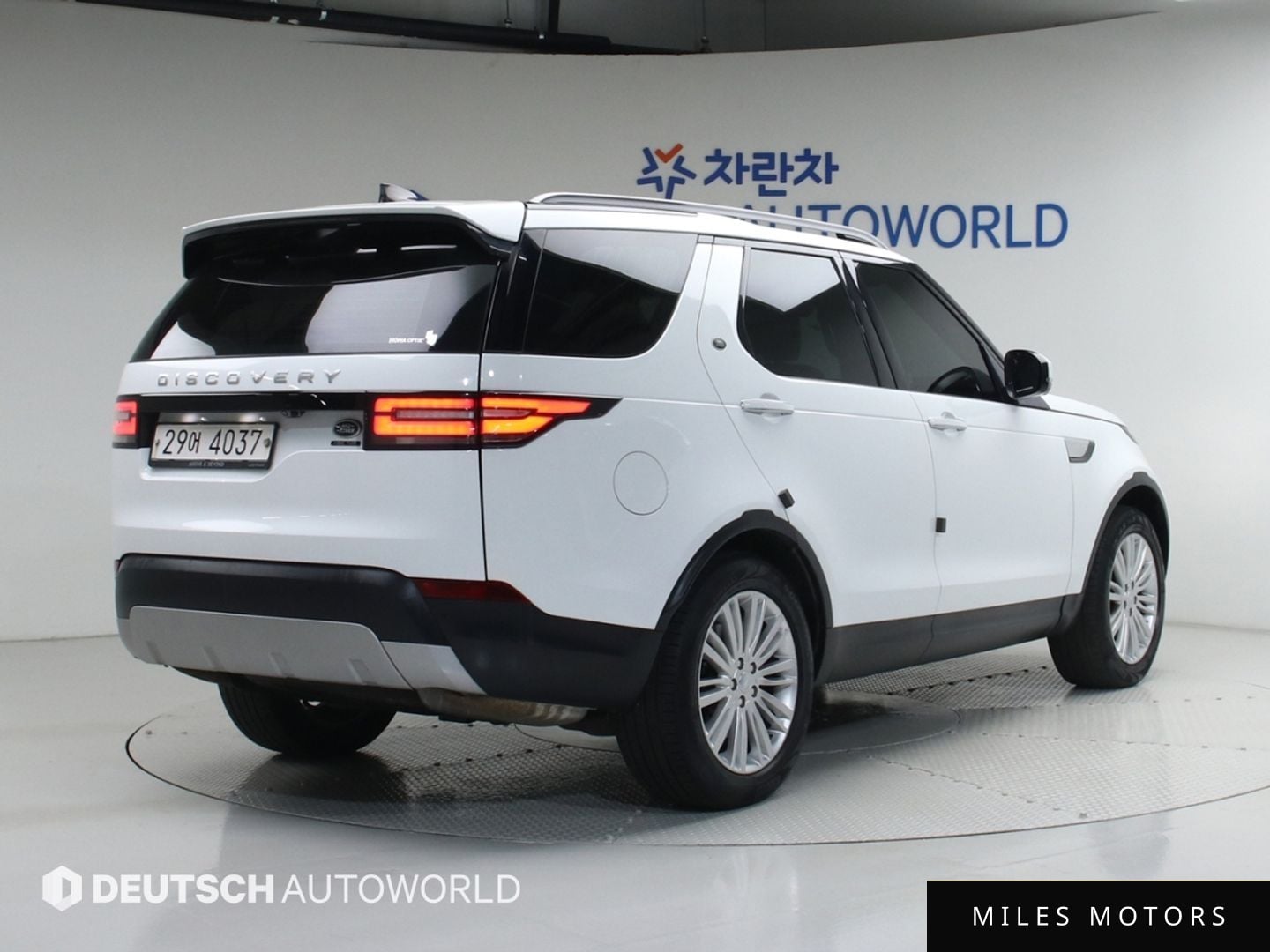Land Rover Discovery 2017 — миниатюра 2