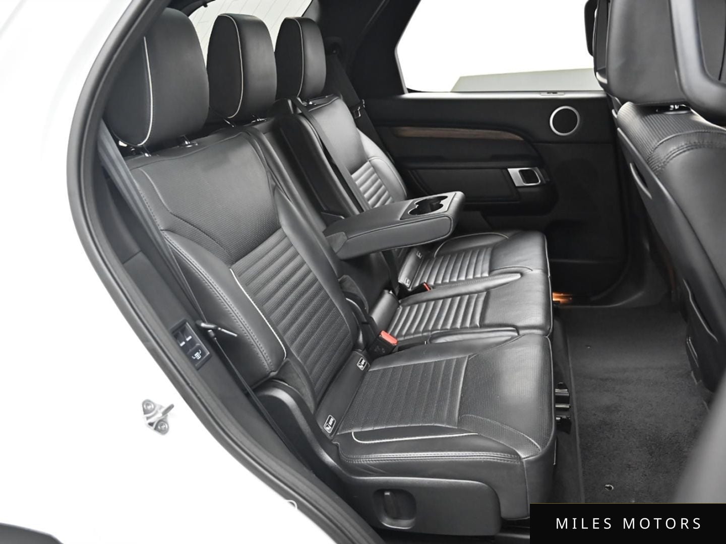 Land Rover Discovery 2017 — миниатюра 12