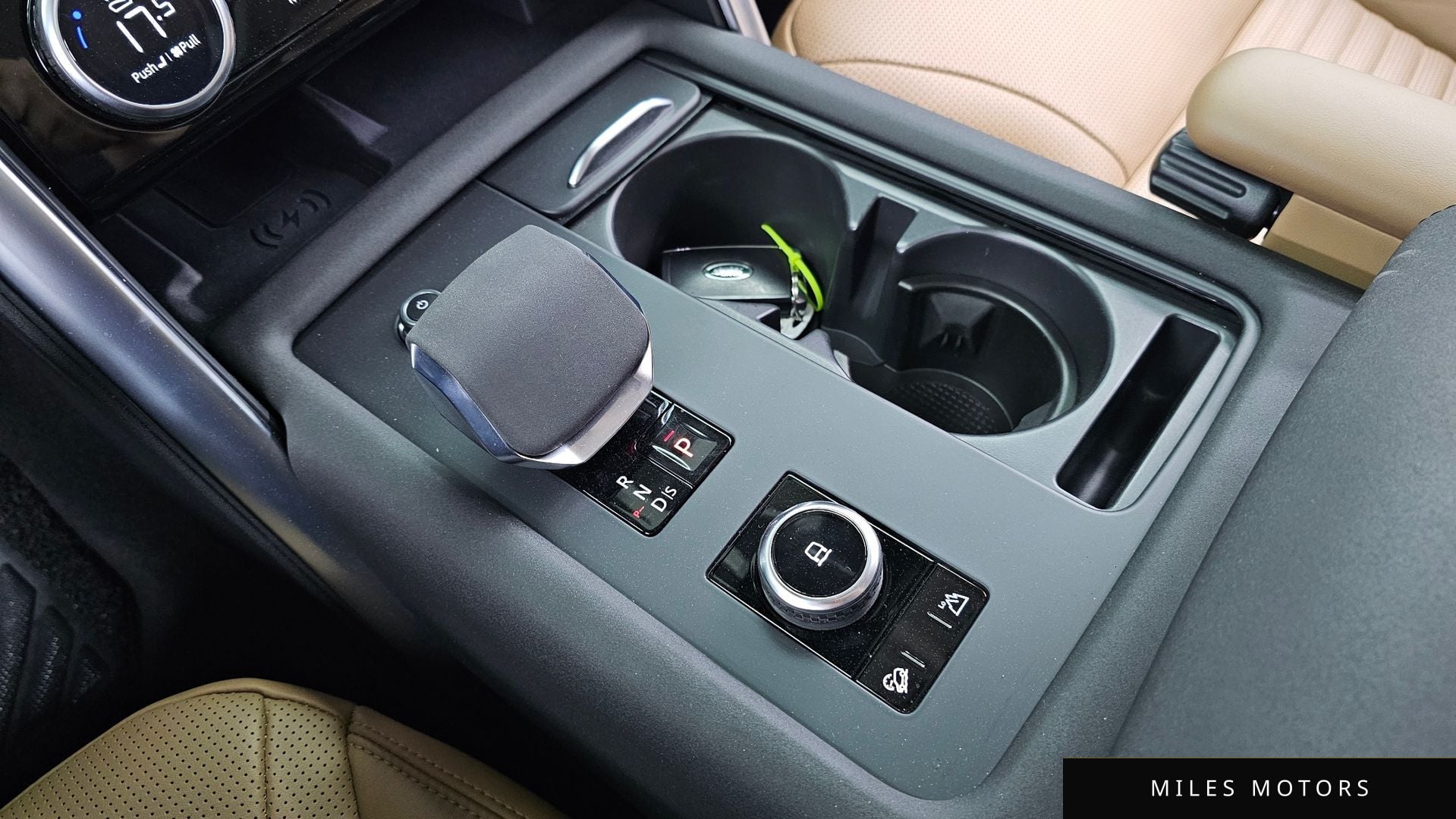 Land Rover Discovery 2022 — миниатюра 12
