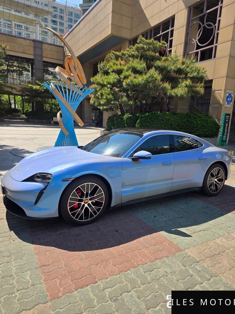 Porsche Taycan 2021 — миниатюра 5