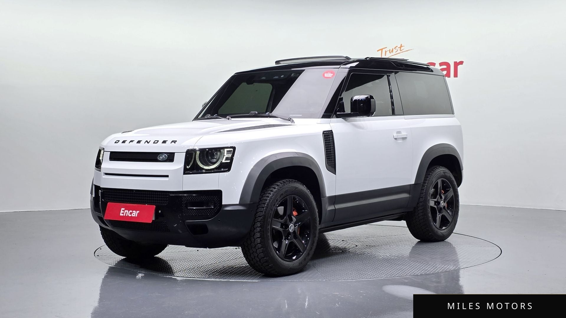 Land Rover Defender 2022 — фото 1 из 12