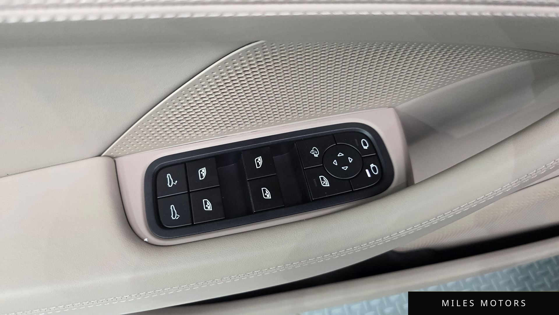 Porsche Panamera 2025 — миниатюра 29