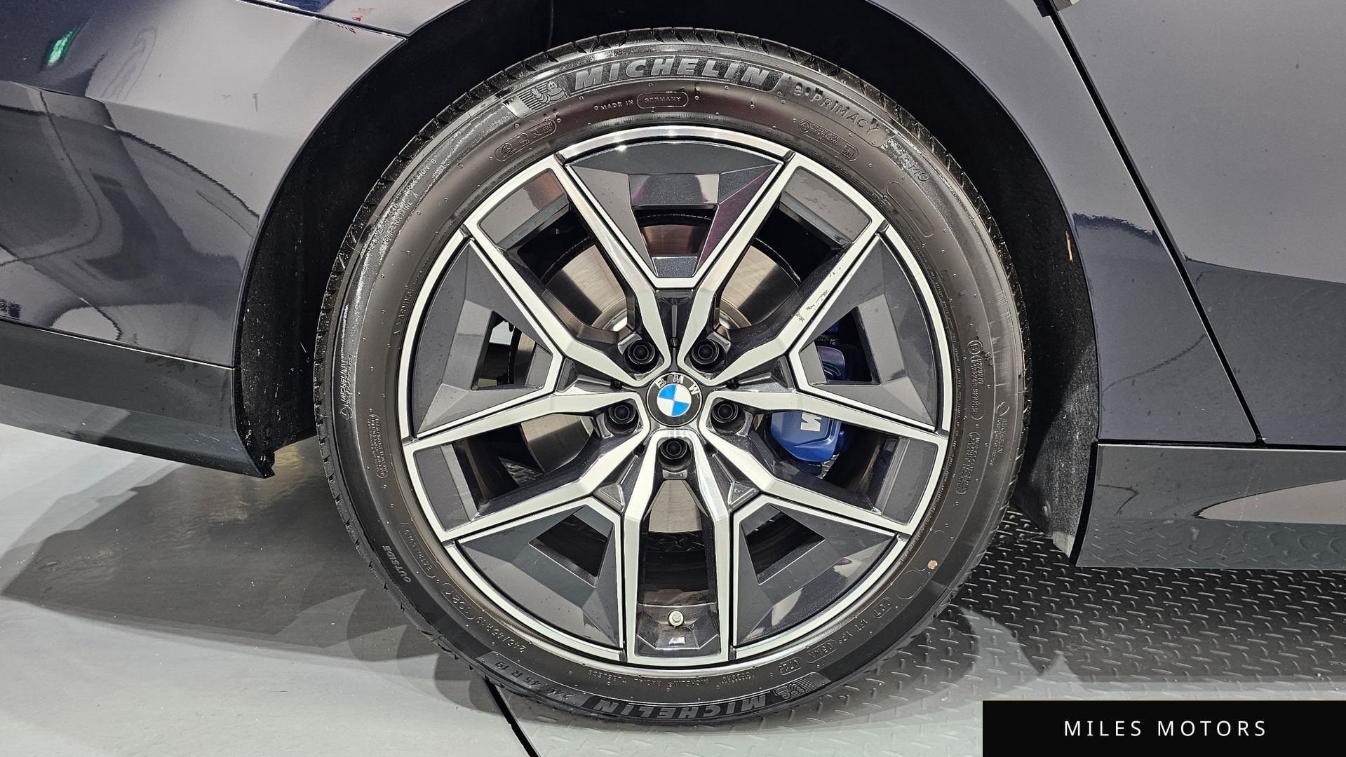 BMW 5 Series (G60) 2025 — миниатюра 5