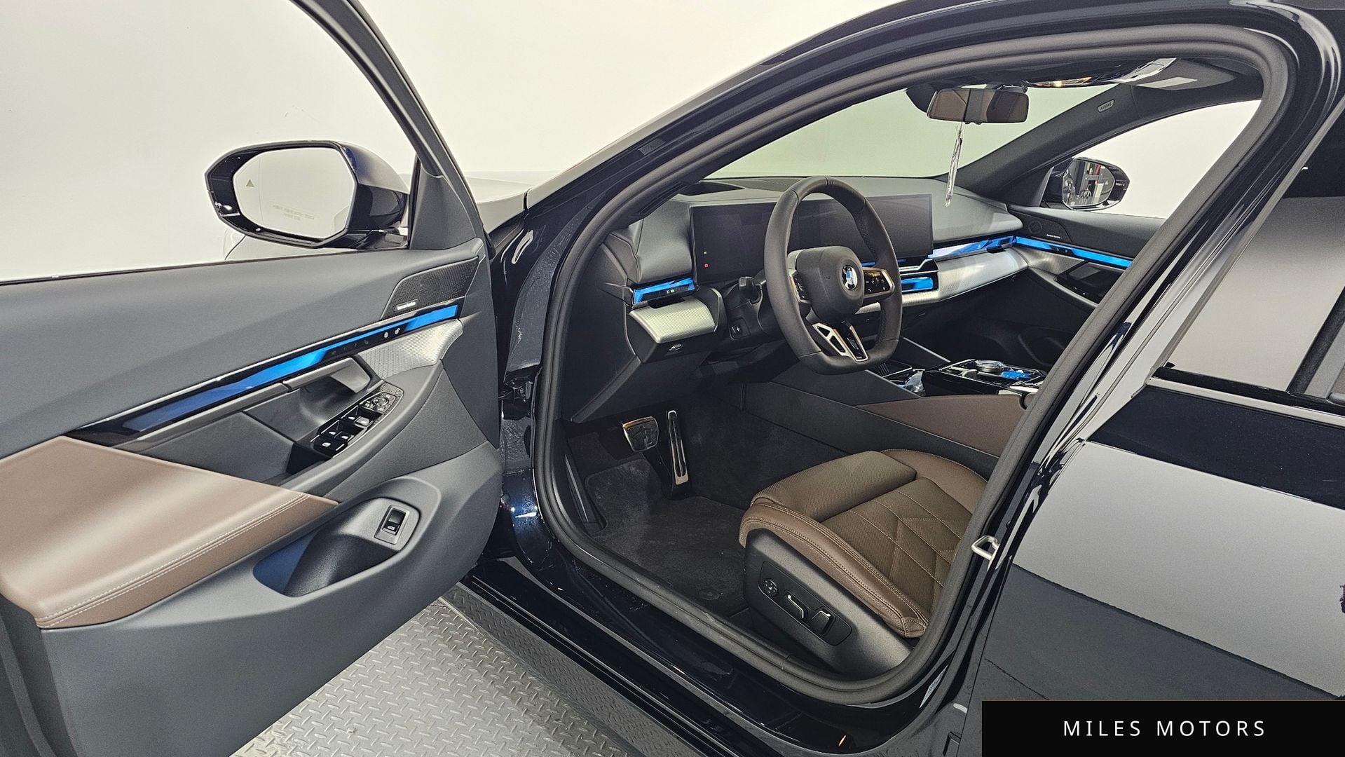 BMW 5 Series (G60) 2025 — миниатюра 13