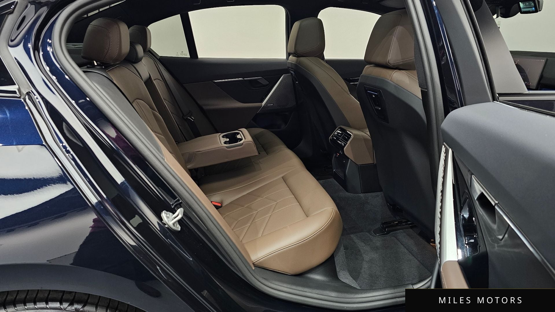 BMW 5 Series (G60) 2025 — миниатюра 17