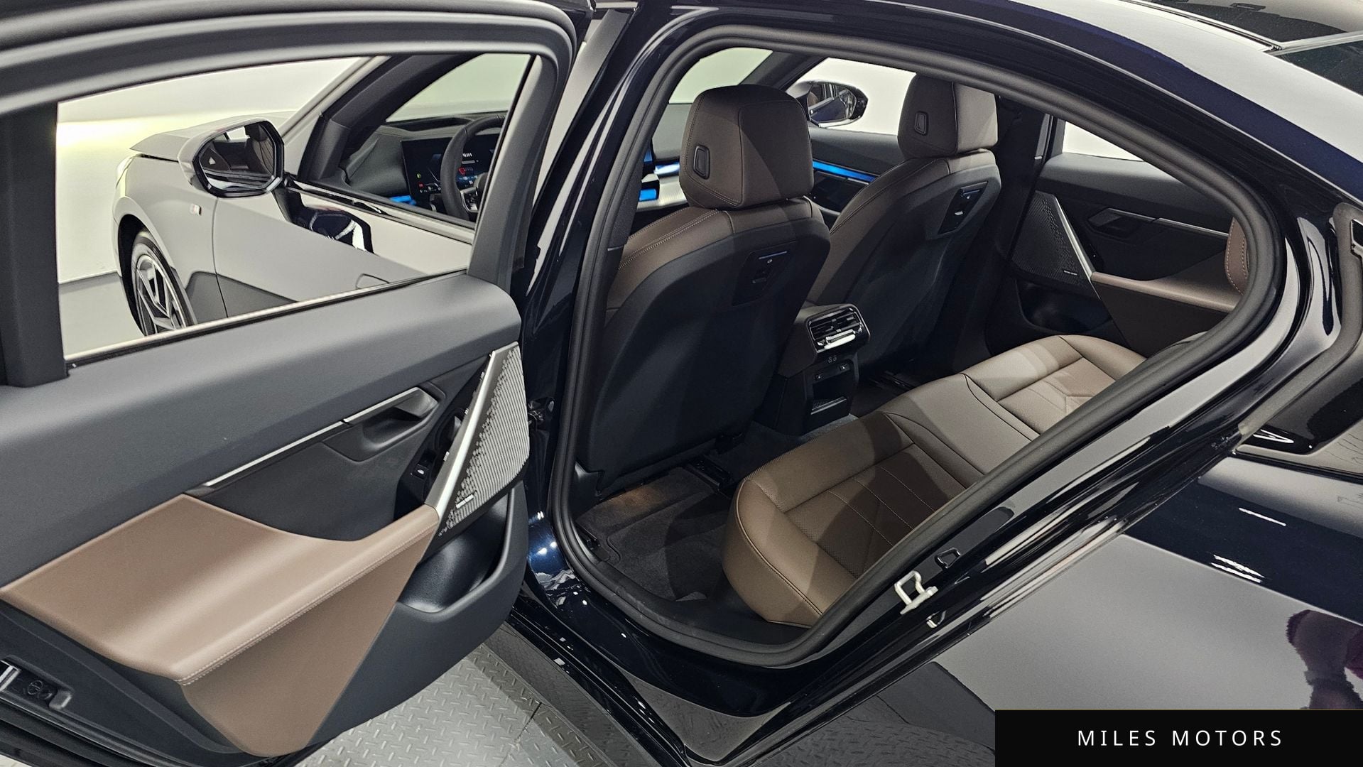 BMW 5 Series (G60) 2025 — миниатюра 18