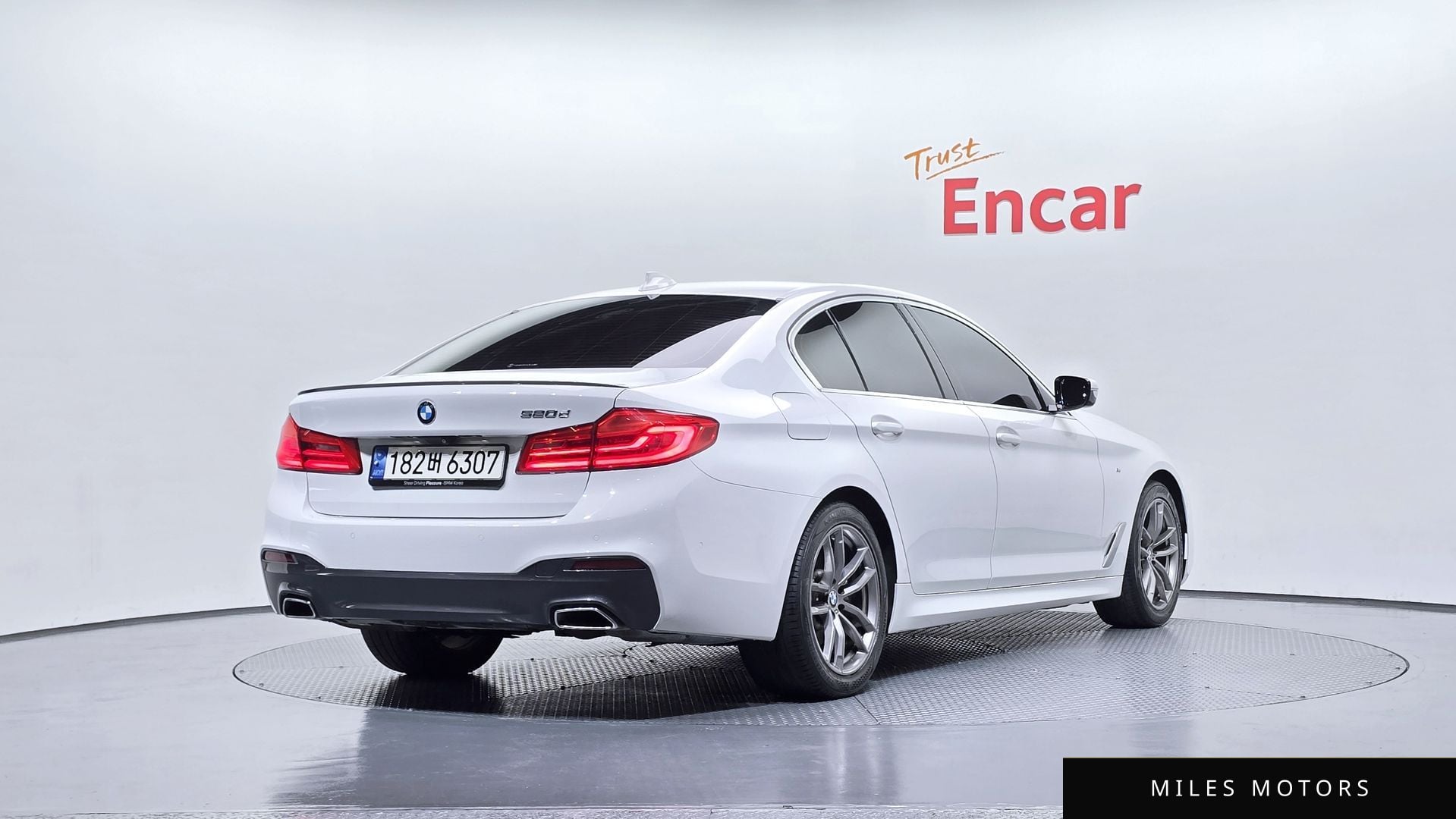 BMW 5 Series (G30) 2019 — миниатюра 2