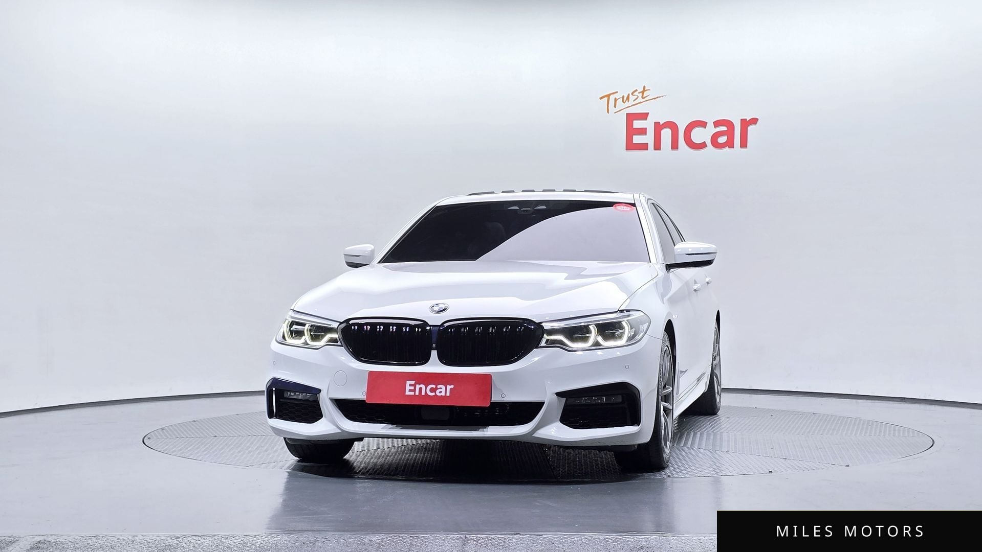 BMW 5 Series (G30) 2019 — миниатюра 3