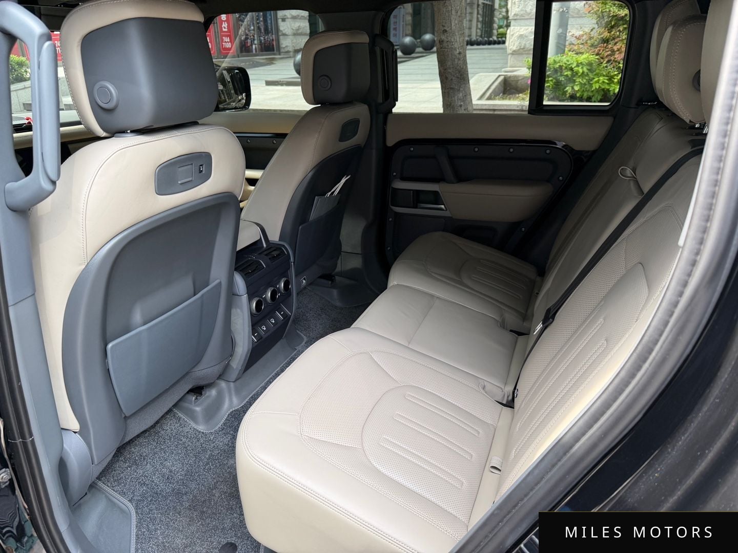Land Rover Defender 2022 — миниатюра 10