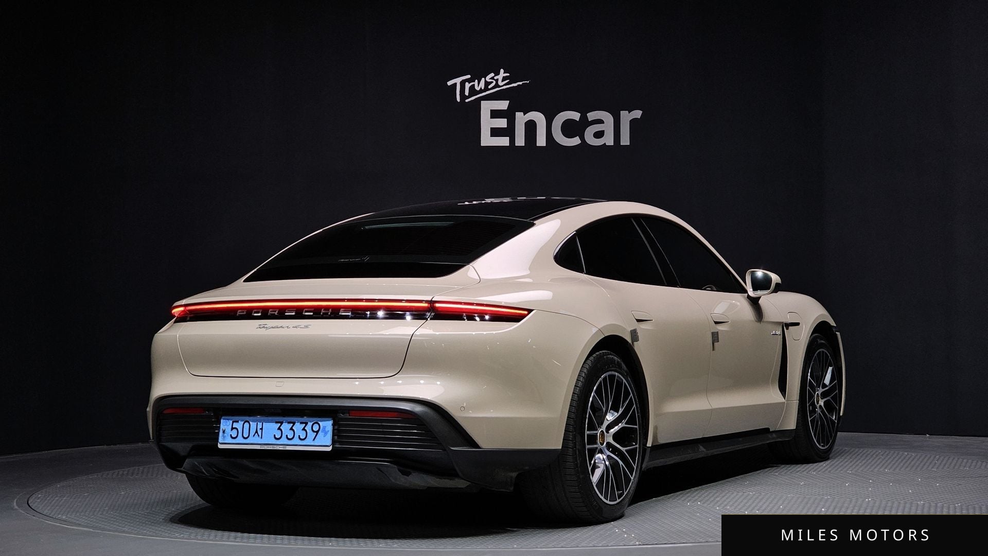 Porsche Taycan 2022 — миниатюра 2
