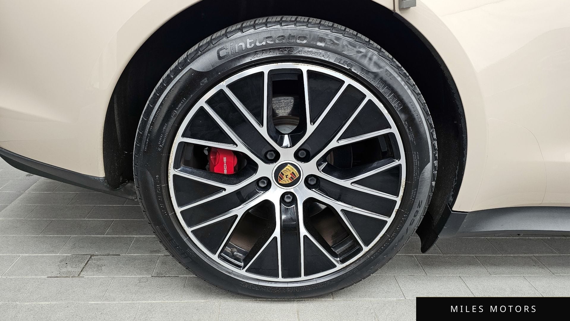 Porsche Taycan 2022 — миниатюра 5