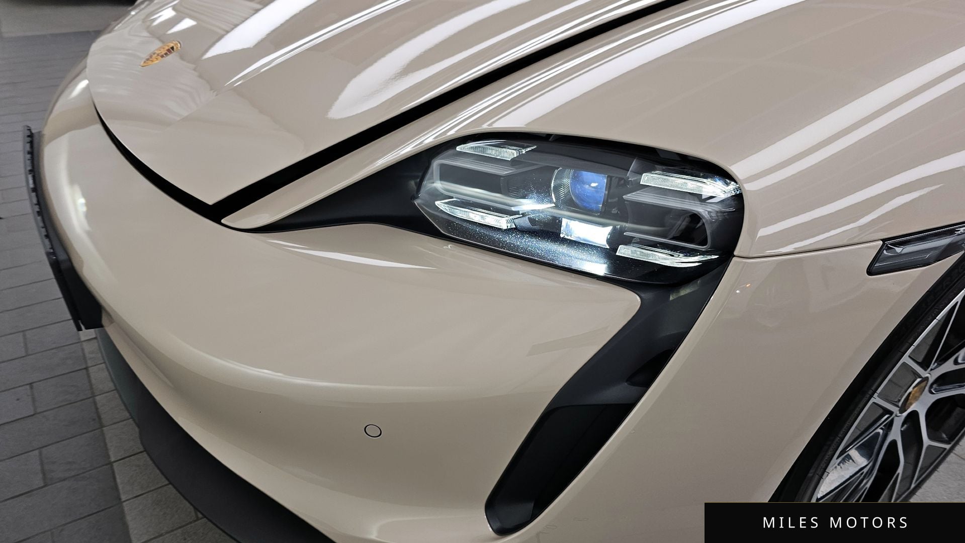 Porsche Taycan 2022 — миниатюра 8
