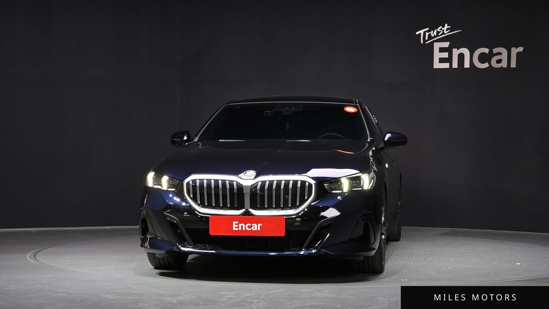 BMW 5 Series (G60) 2024 — миниатюра 3