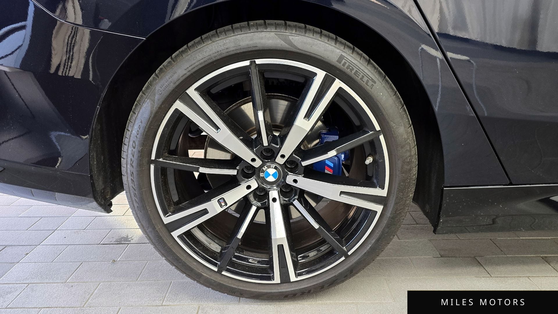 BMW 5 Series (G60) 2024 — миниатюра 5
