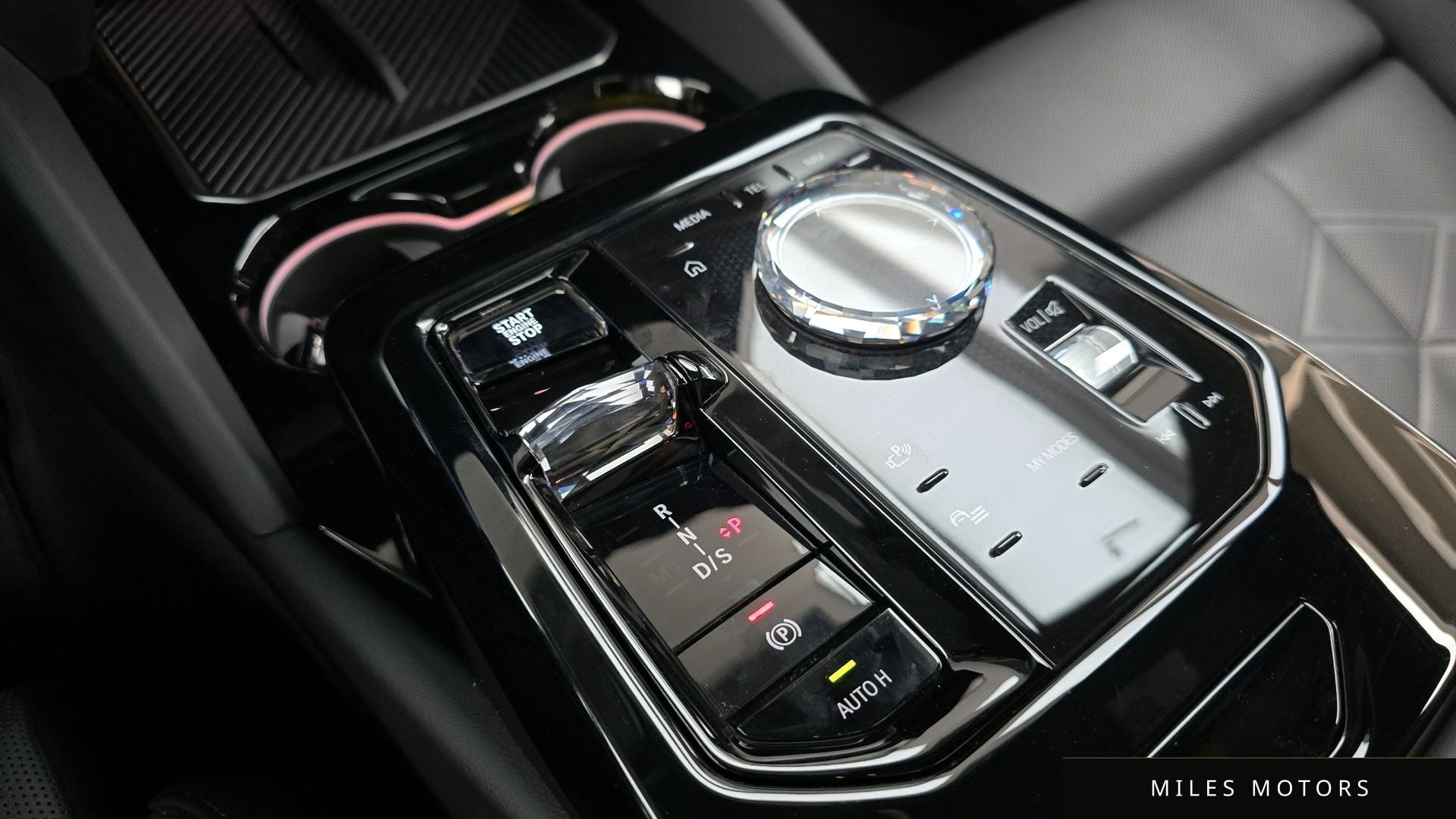 BMW 5 Series (G60) 2024 — миниатюра 12