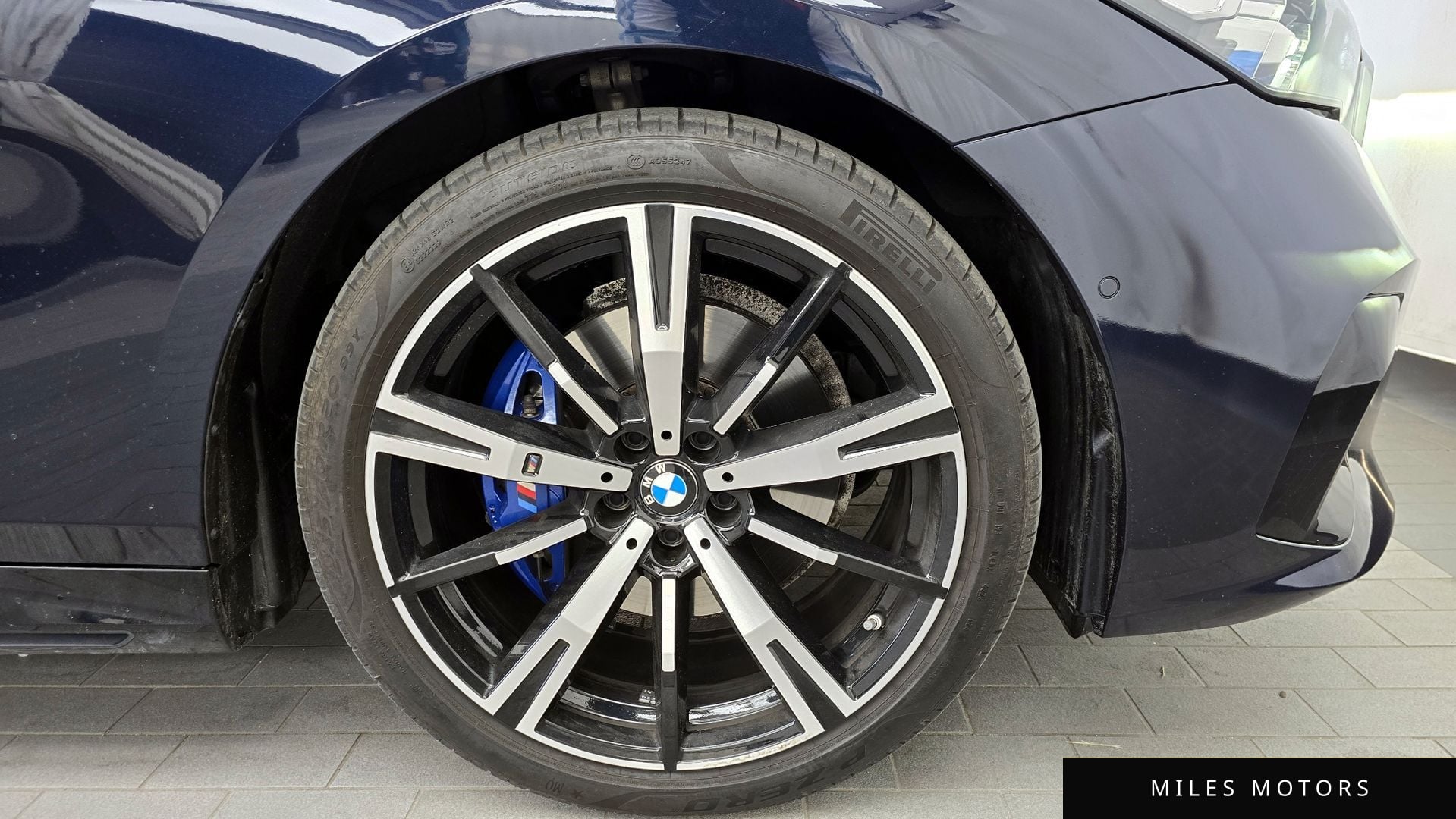 BMW 5 Series (G60) 2024 — миниатюра 7