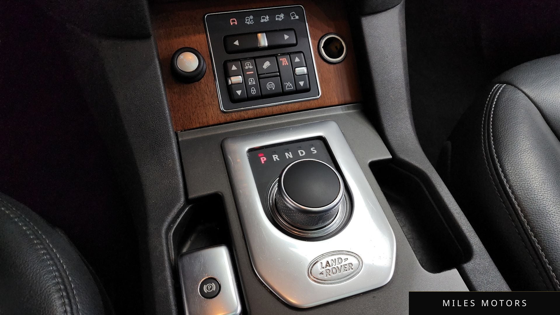 Land Rover Discovery 2015 — миниатюра 9