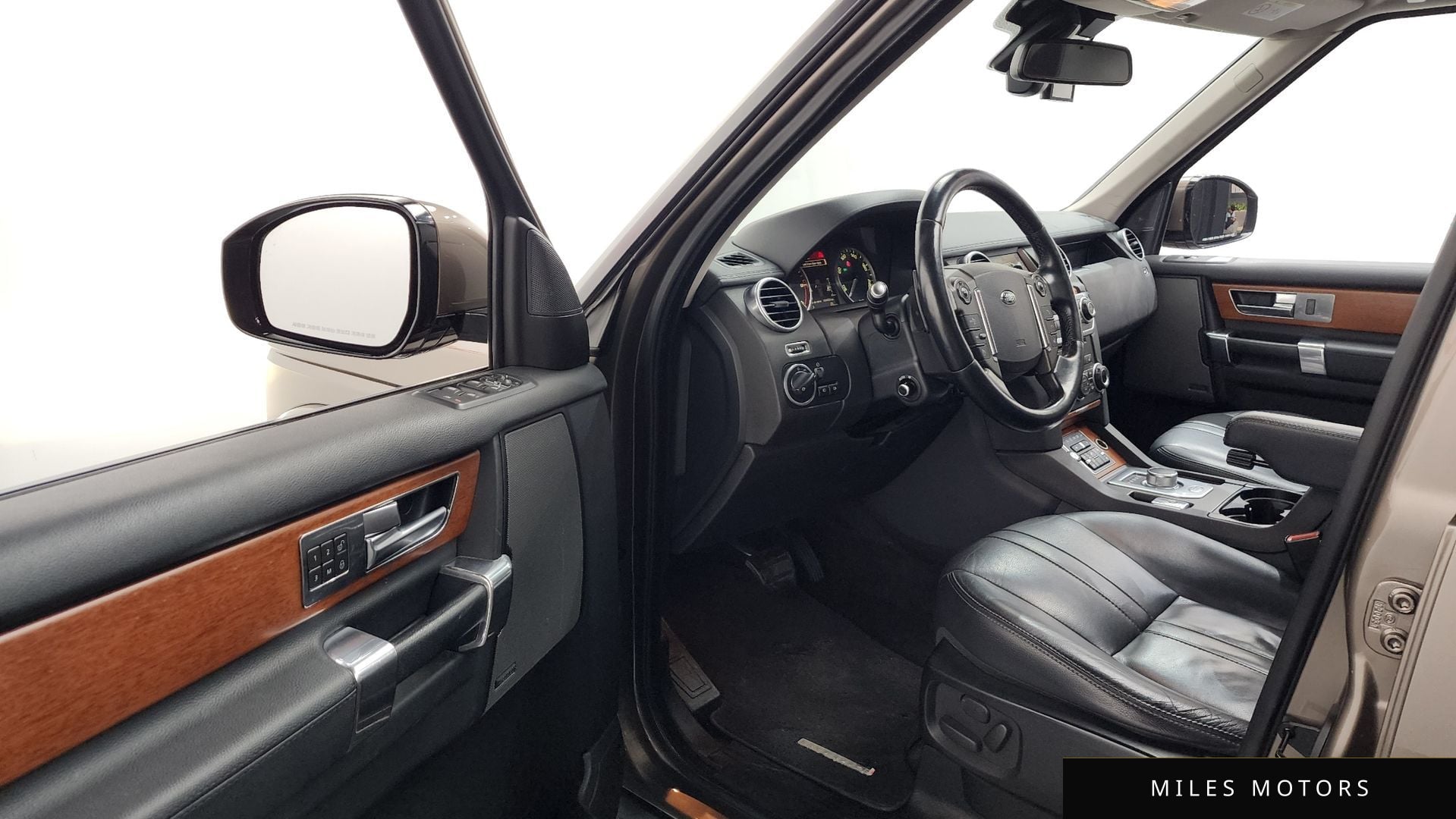 Land Rover Discovery 2015 — миниатюра 10
