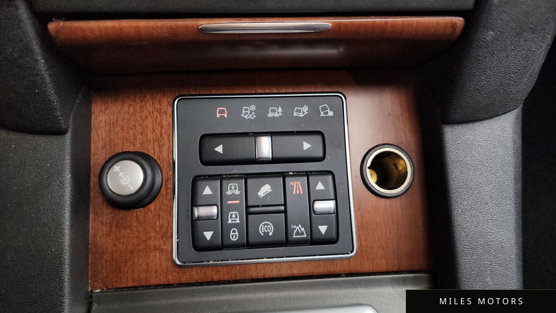 Land Rover Discovery 2015 — миниатюра 12