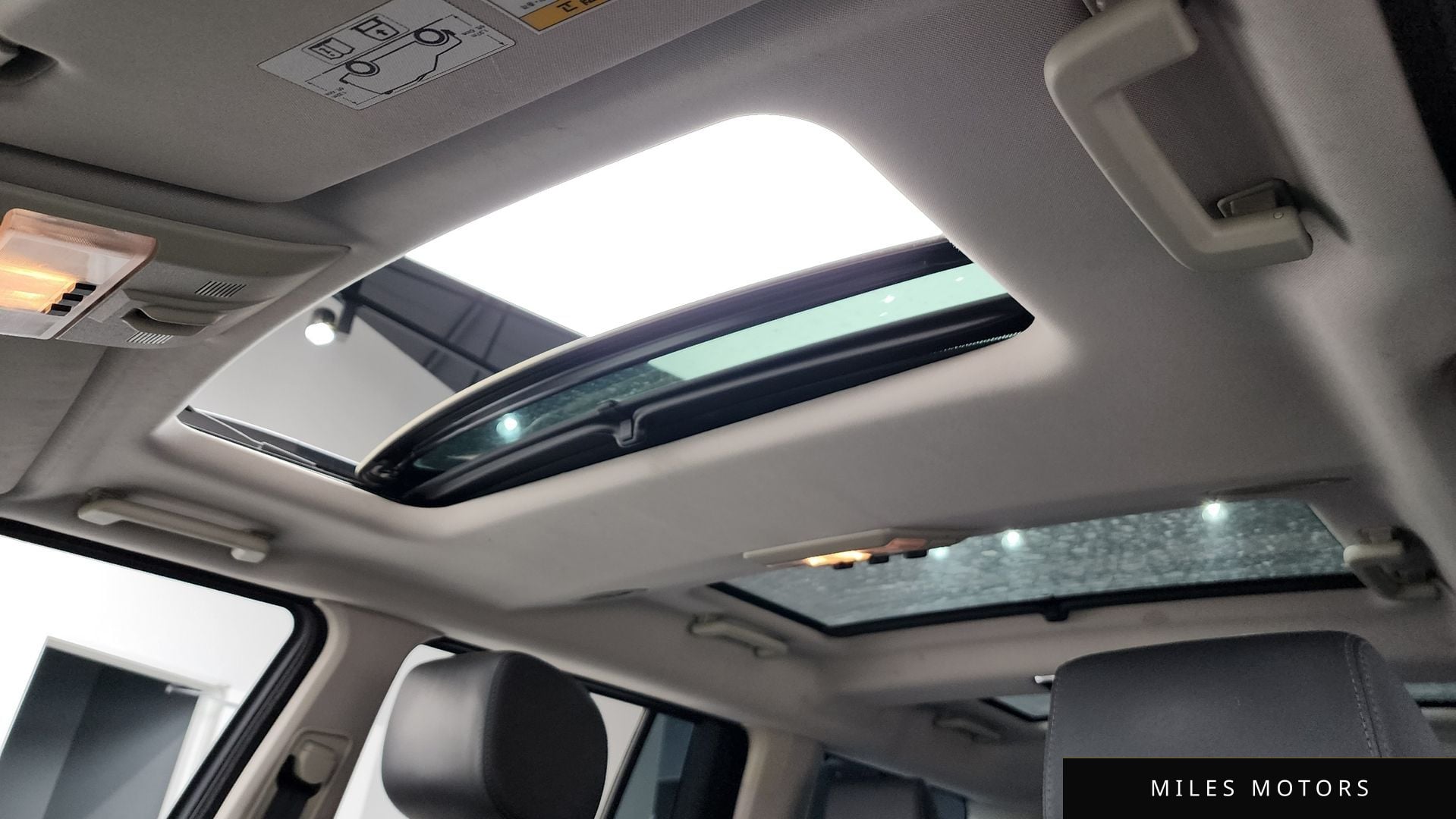 Land Rover Discovery 2015 — миниатюра 18