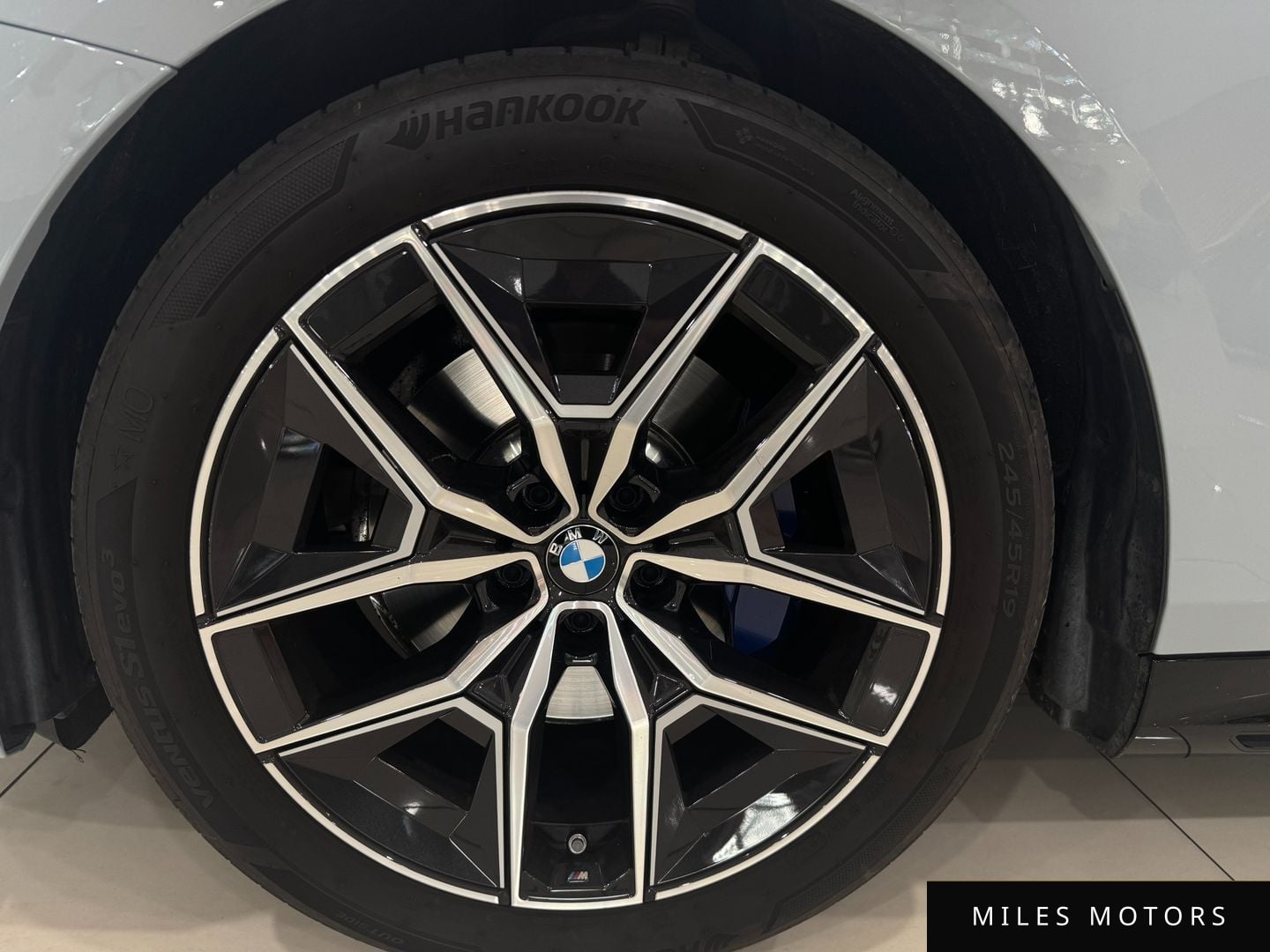 BMW 5 Series (G60) 2025 — миниатюра 5