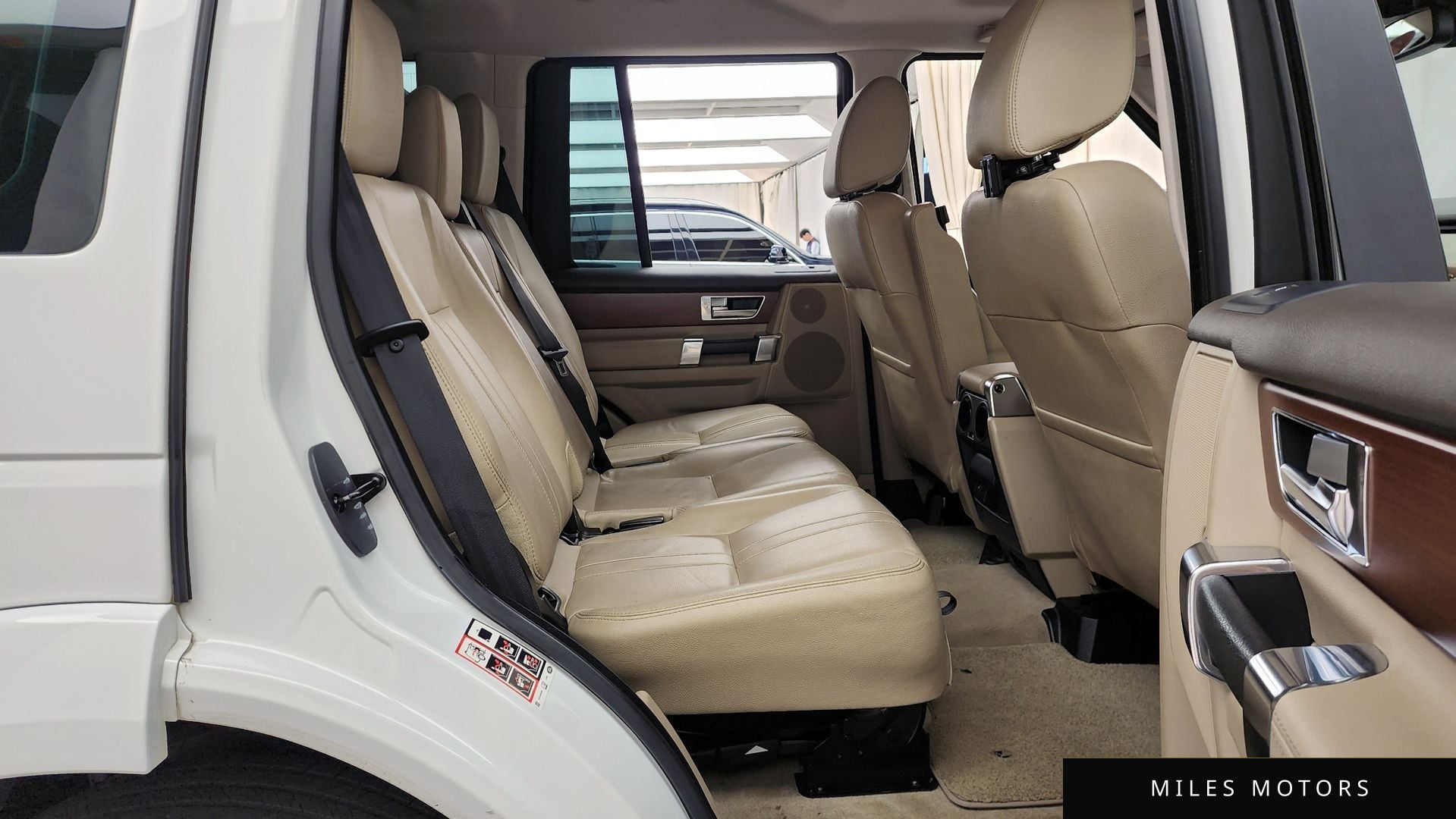 Land Rover Discovery 2016 — миниатюра 12