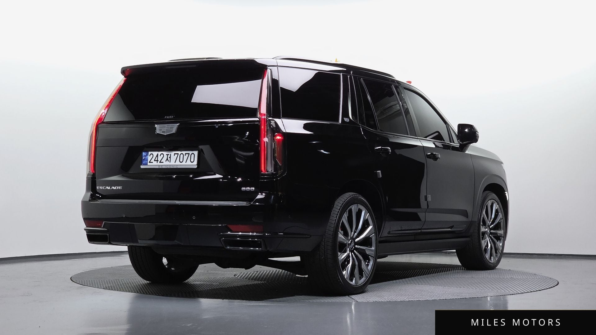 Cadillac Escalade 2023 — миниатюра 2