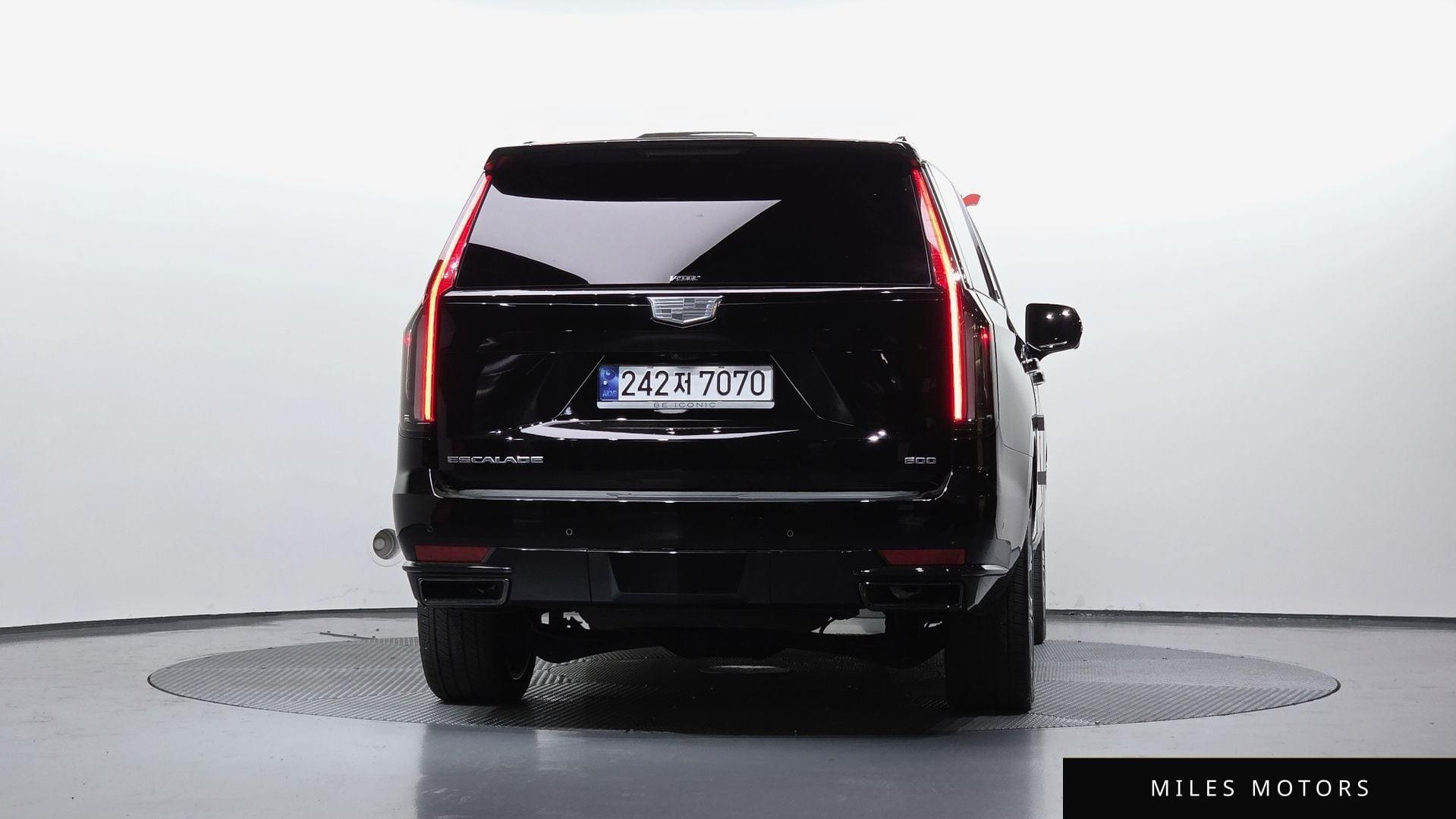 Cadillac Escalade 2023 — миниатюра 4