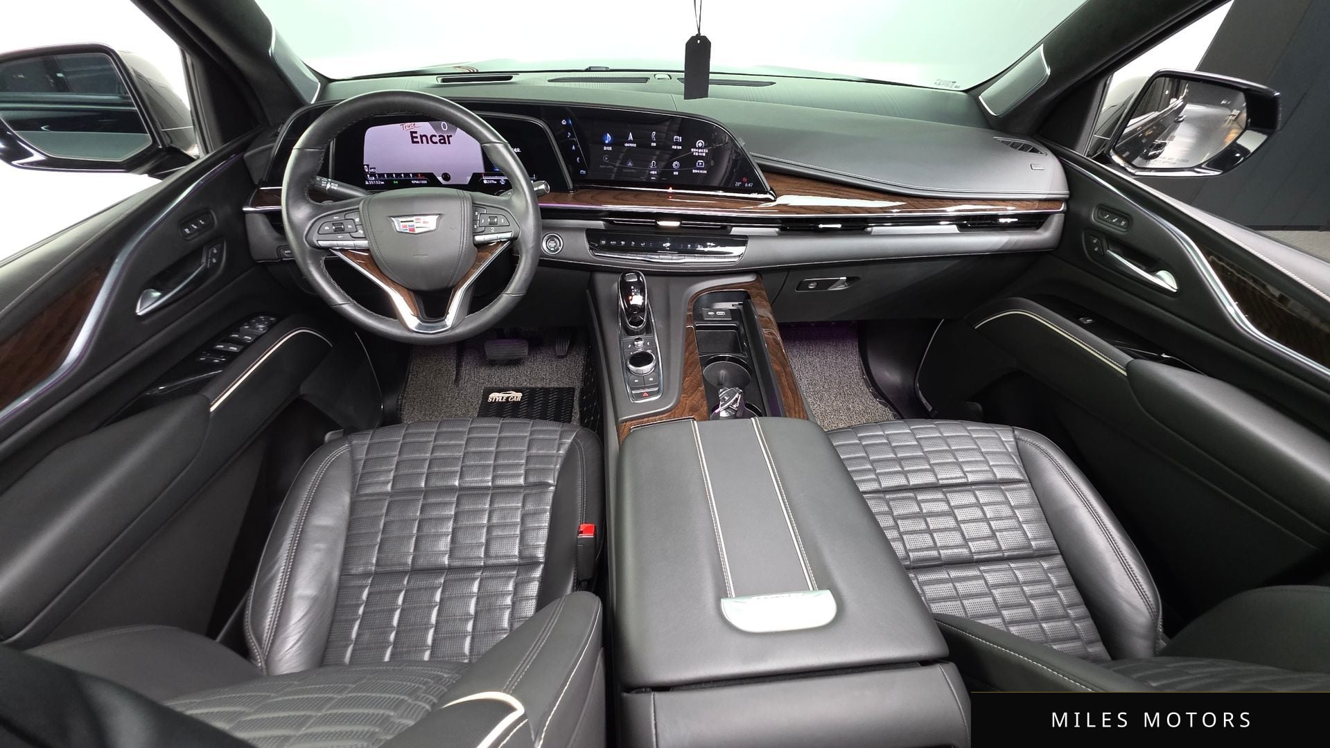 Cadillac Escalade 2023 — миниатюра 7