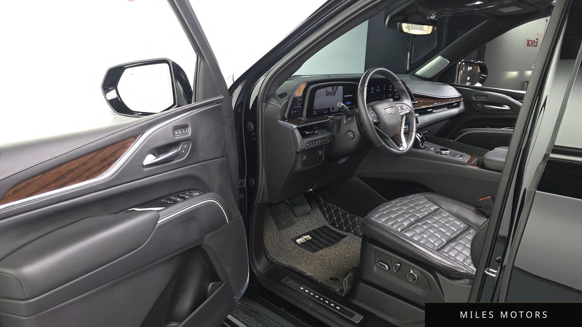 Cadillac Escalade 2023 — миниатюра 10