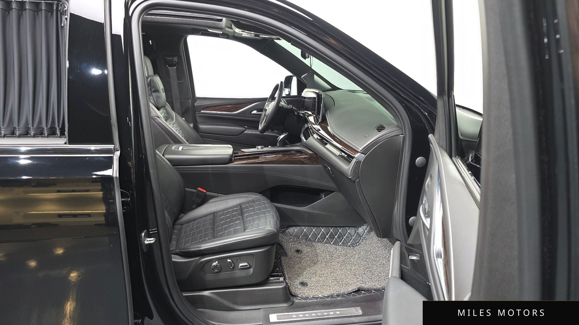 Cadillac Escalade 2023 — миниатюра 11