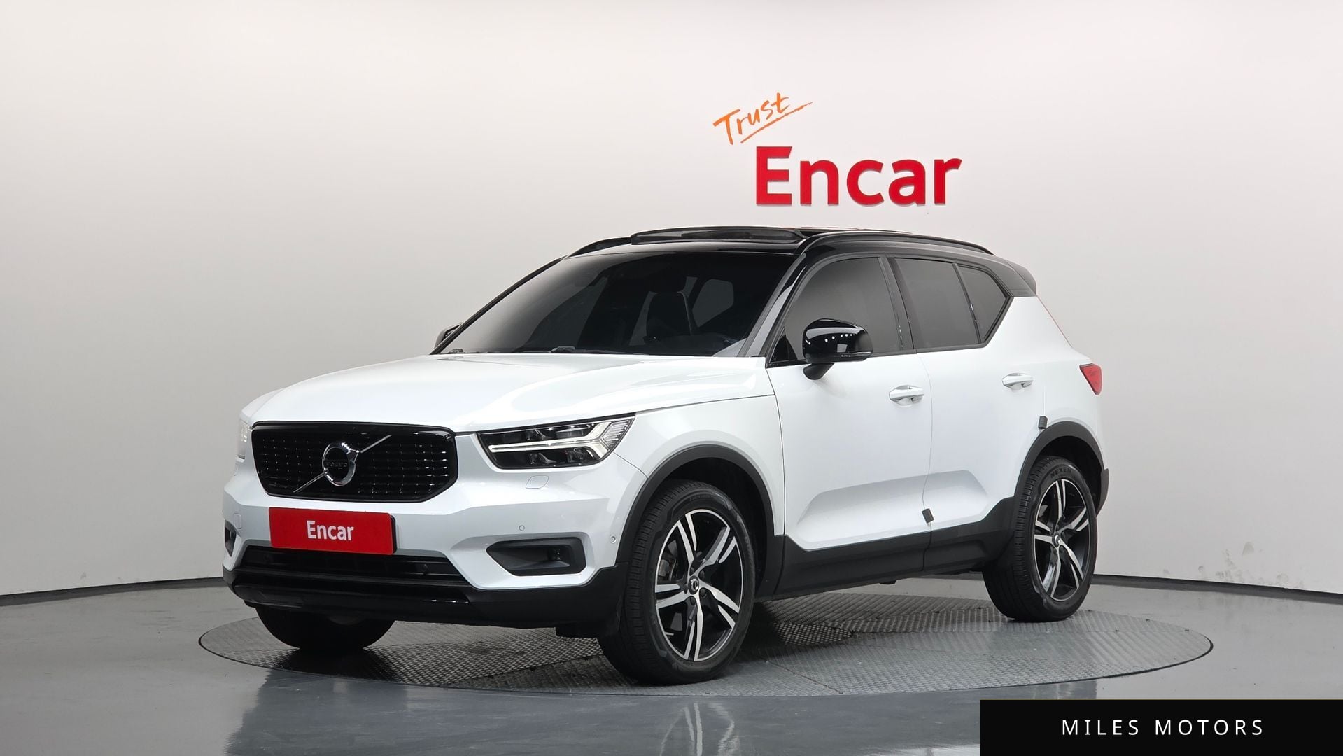 Volvo XC40 2019 — фото 1 из 12