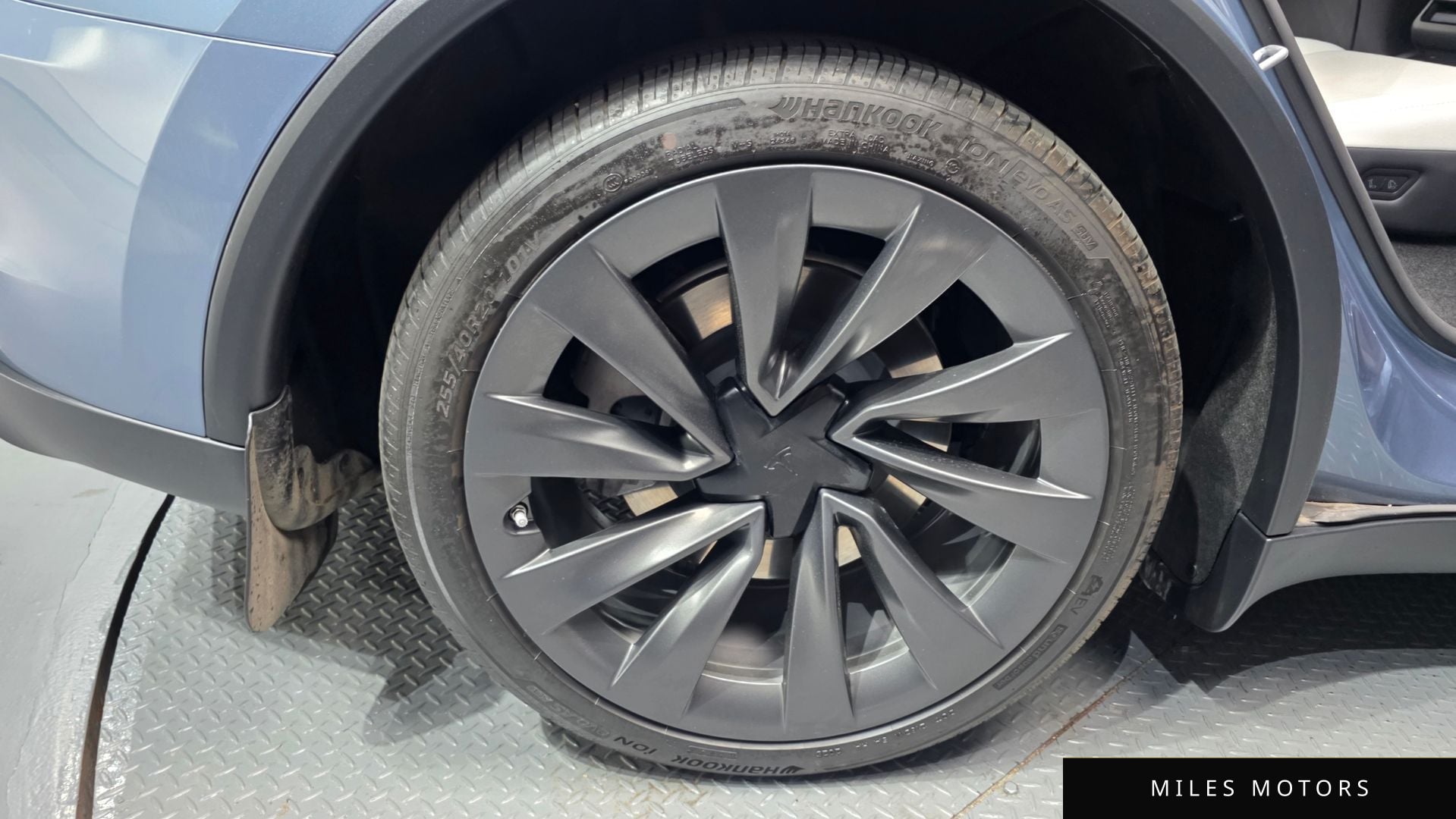 Tesla Model Y 2025 — миниатюра 5