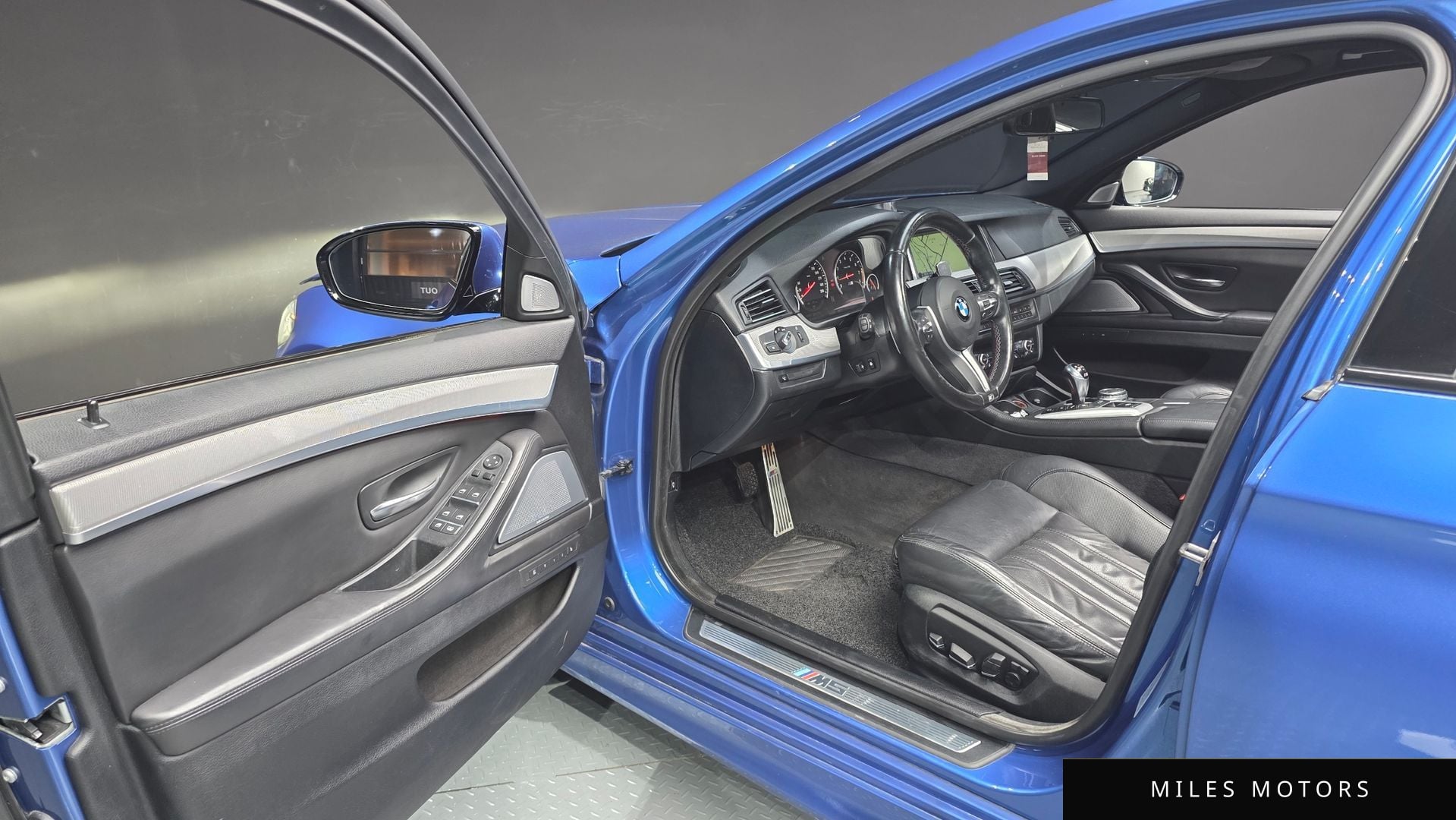 BMW M5 (F10) 2015 — миниатюра 10