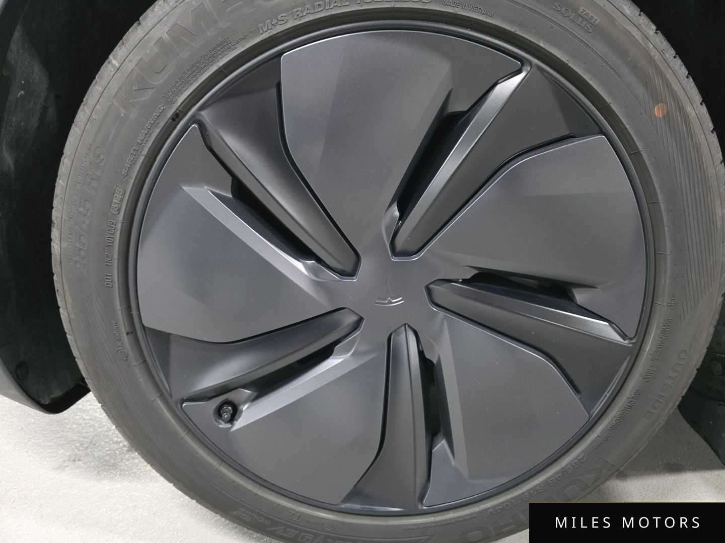Tesla Model Y 2025 — миниатюра 5