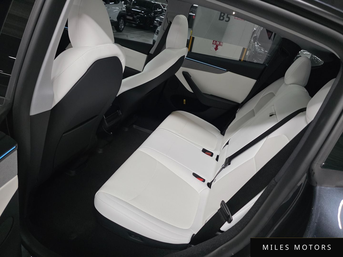 Tesla Model Y 2025 — миниатюра 10