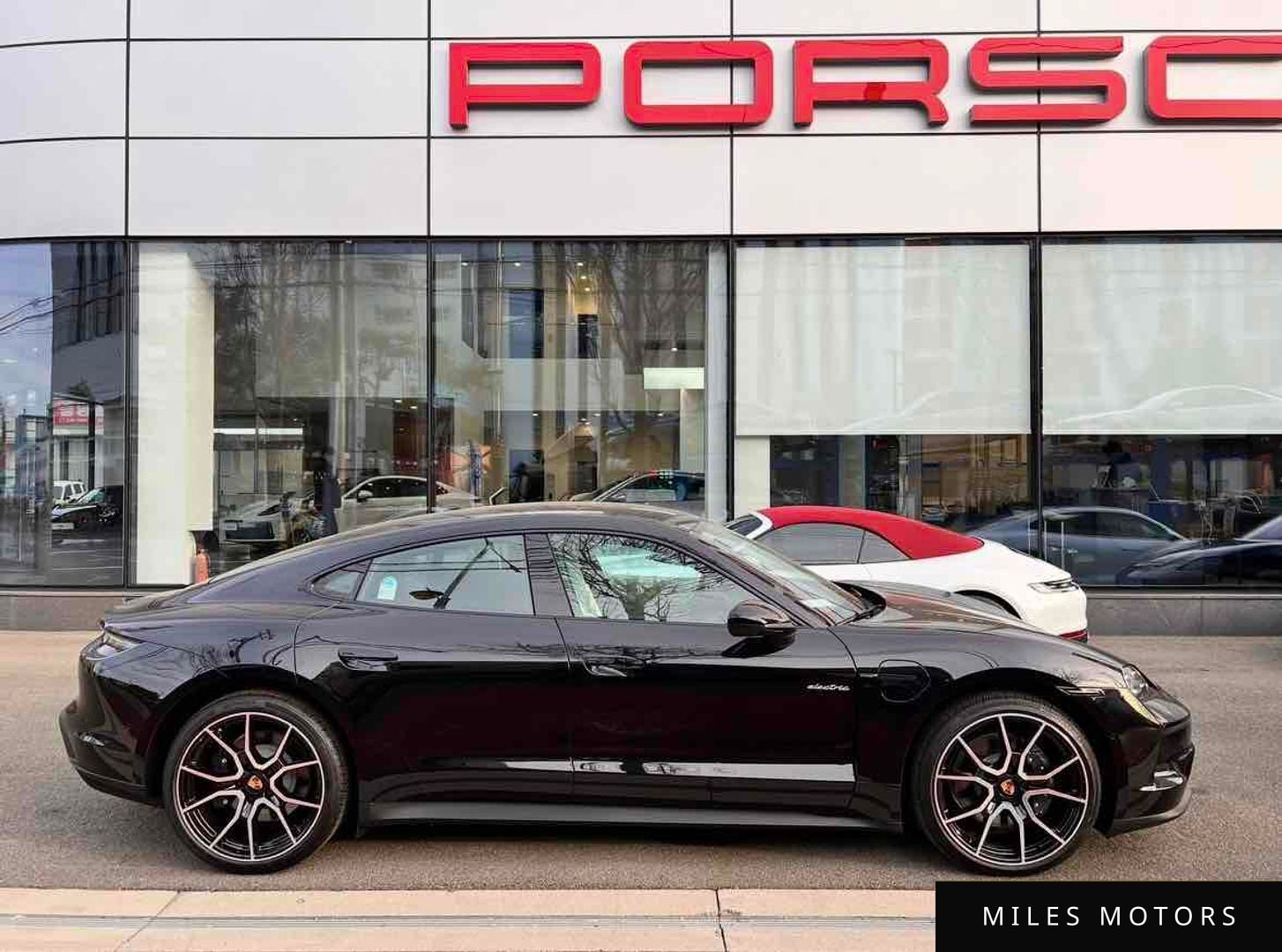 Porsche Taycan 2025 — миниатюра 9
