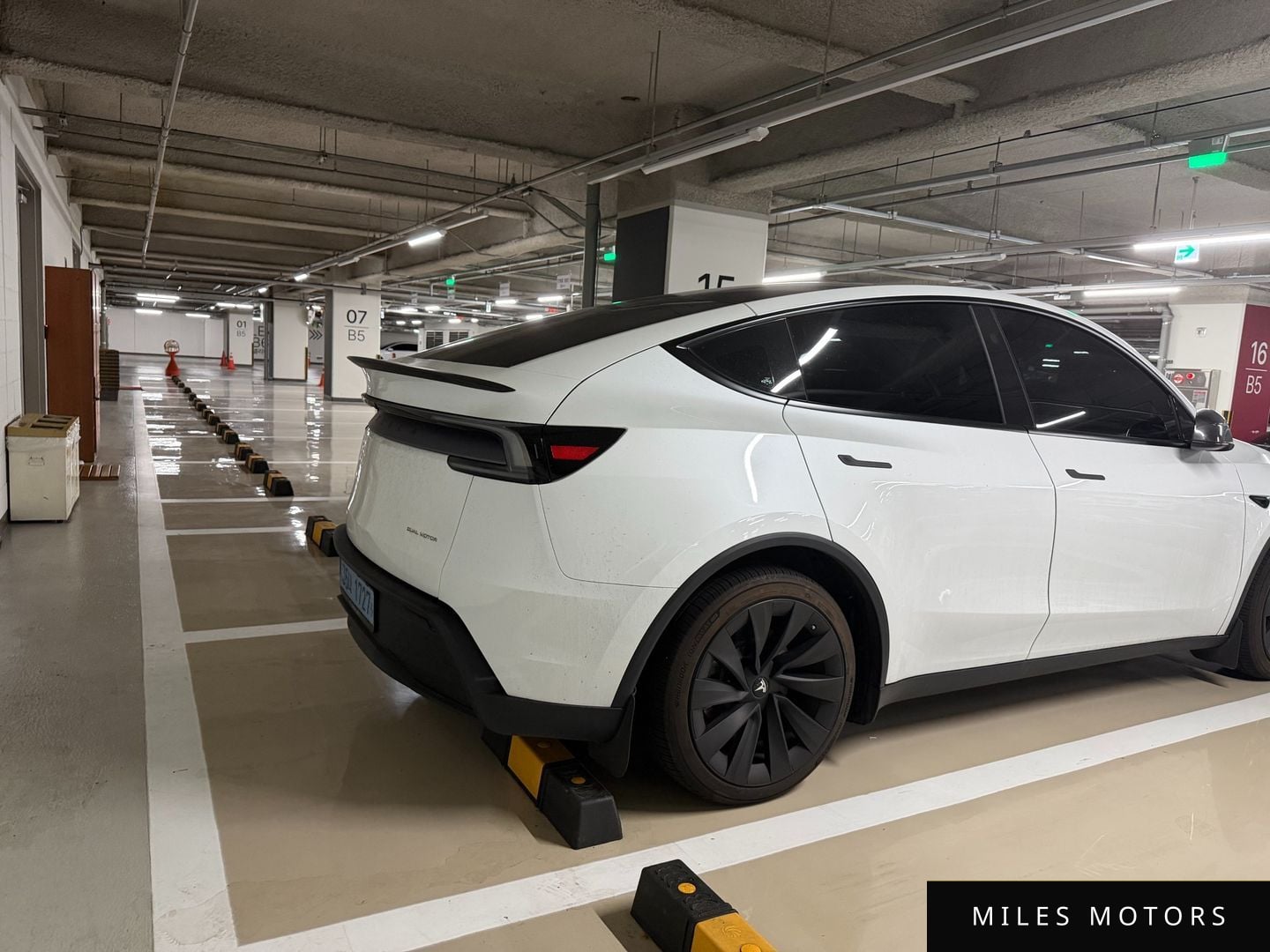 Tesla Model Y 2025 — миниатюра 4