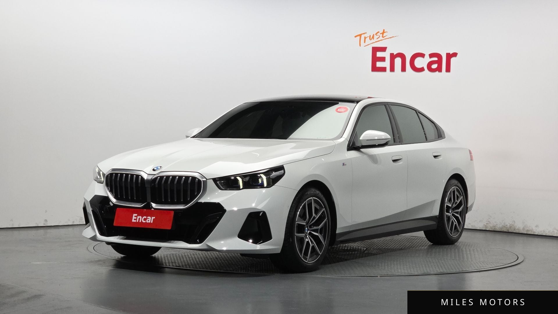 BMW 5 Series (G60) 2025 — фото 1 из 12