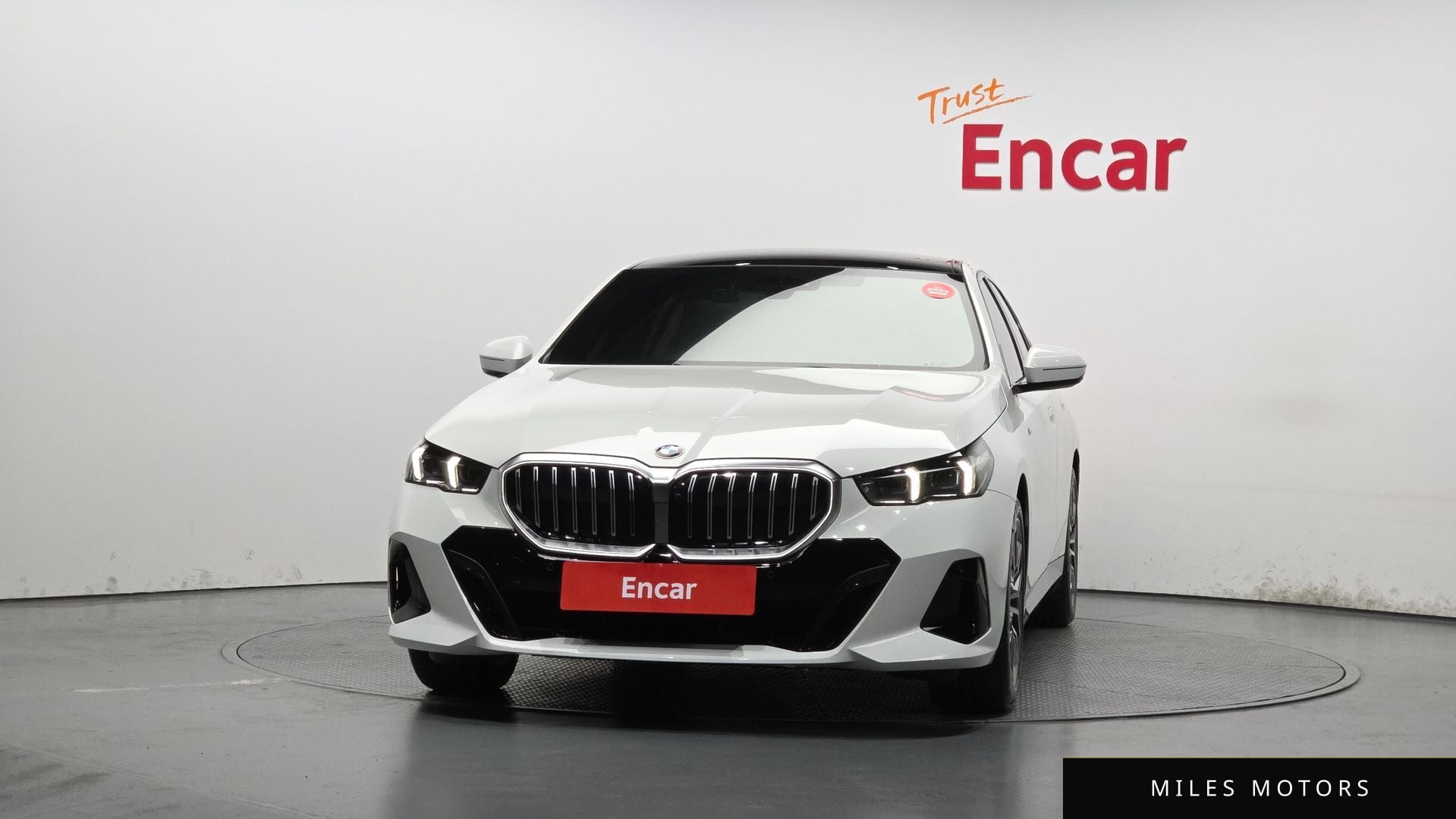 BMW 5 Series (G60) 2025 — миниатюра 3