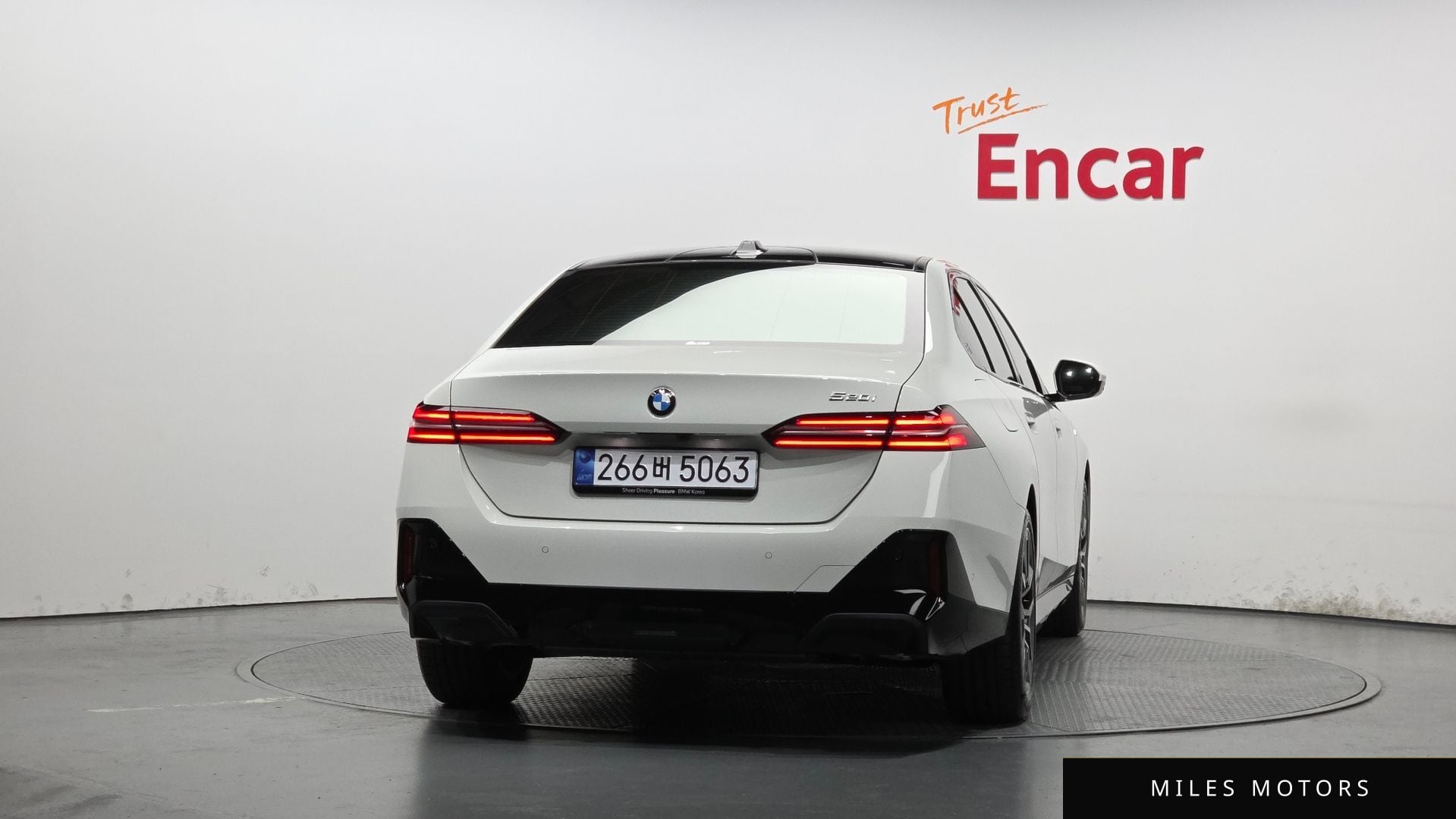 BMW 5 Series (G60) 2025 — миниатюра 4