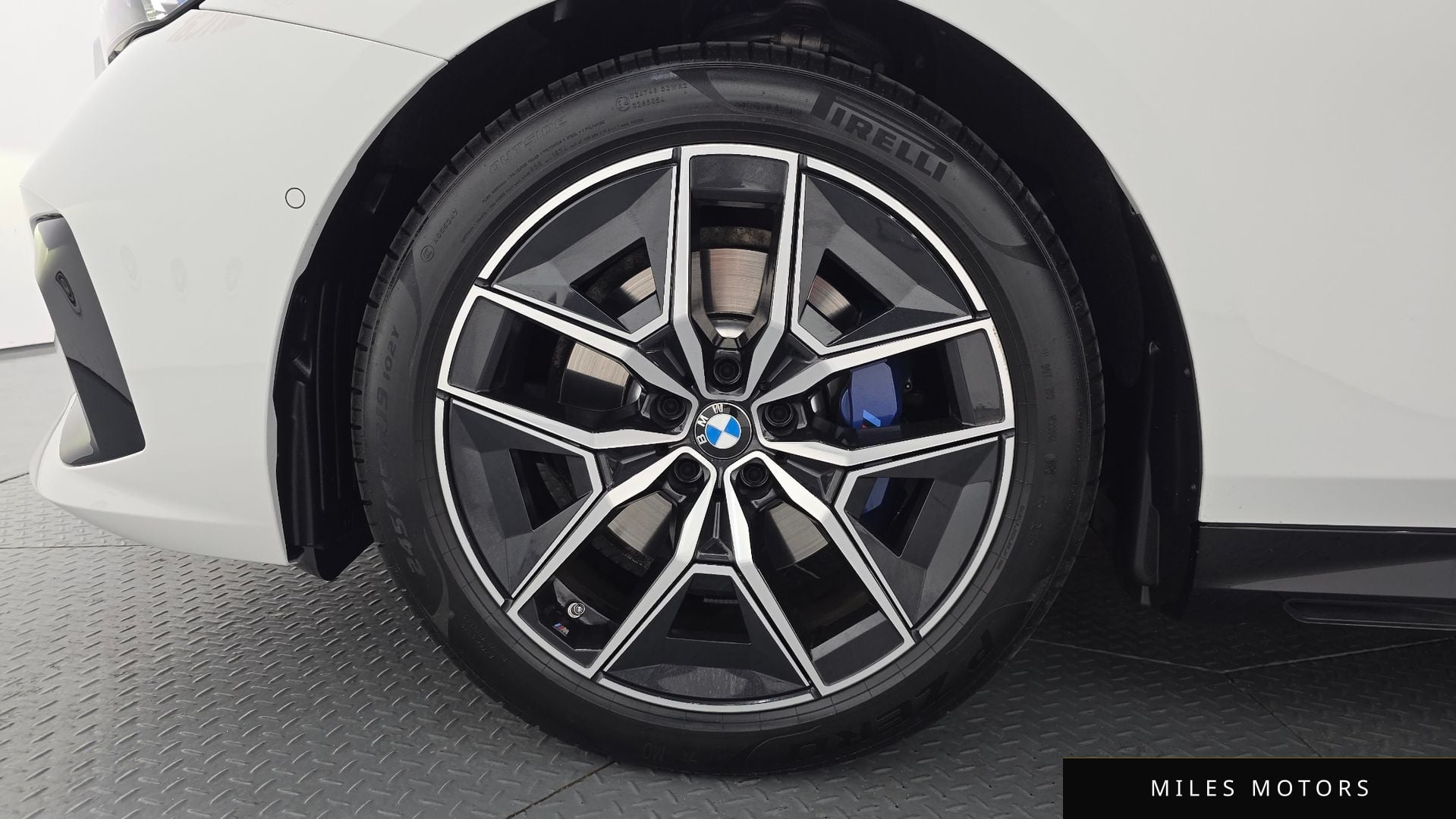 BMW 5 Series (G60) 2025 — миниатюра 5
