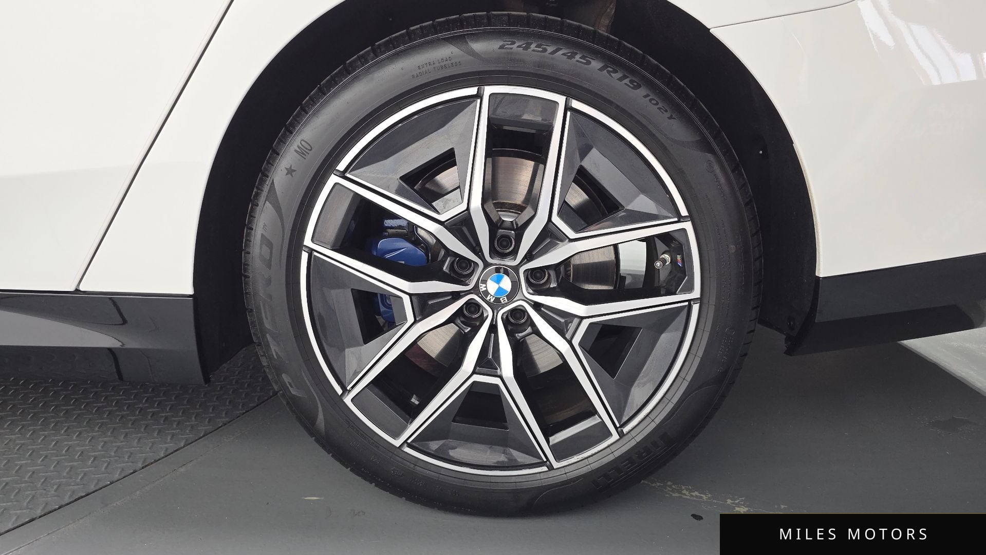 BMW 5 Series (G60) 2025 — миниатюра 7