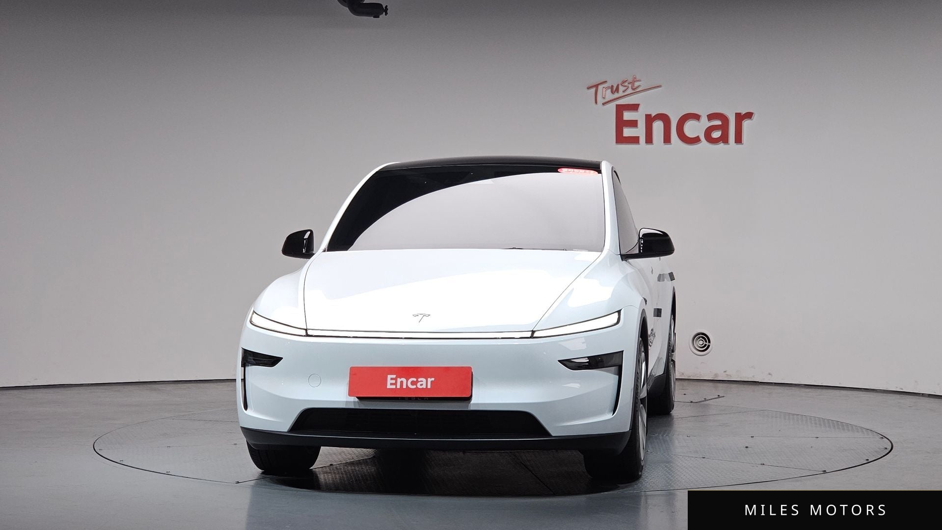 Tesla Model Y 2025 — миниатюра 2