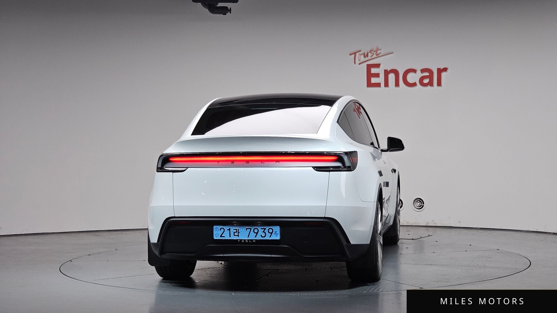 Tesla Model Y 2025 — миниатюра 3