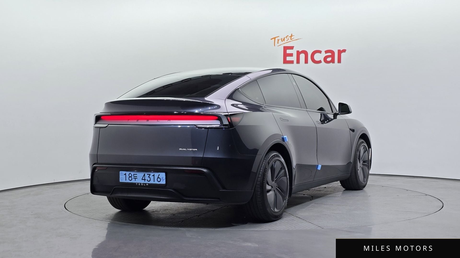 Tesla Model Y 2025 — миниатюра 2