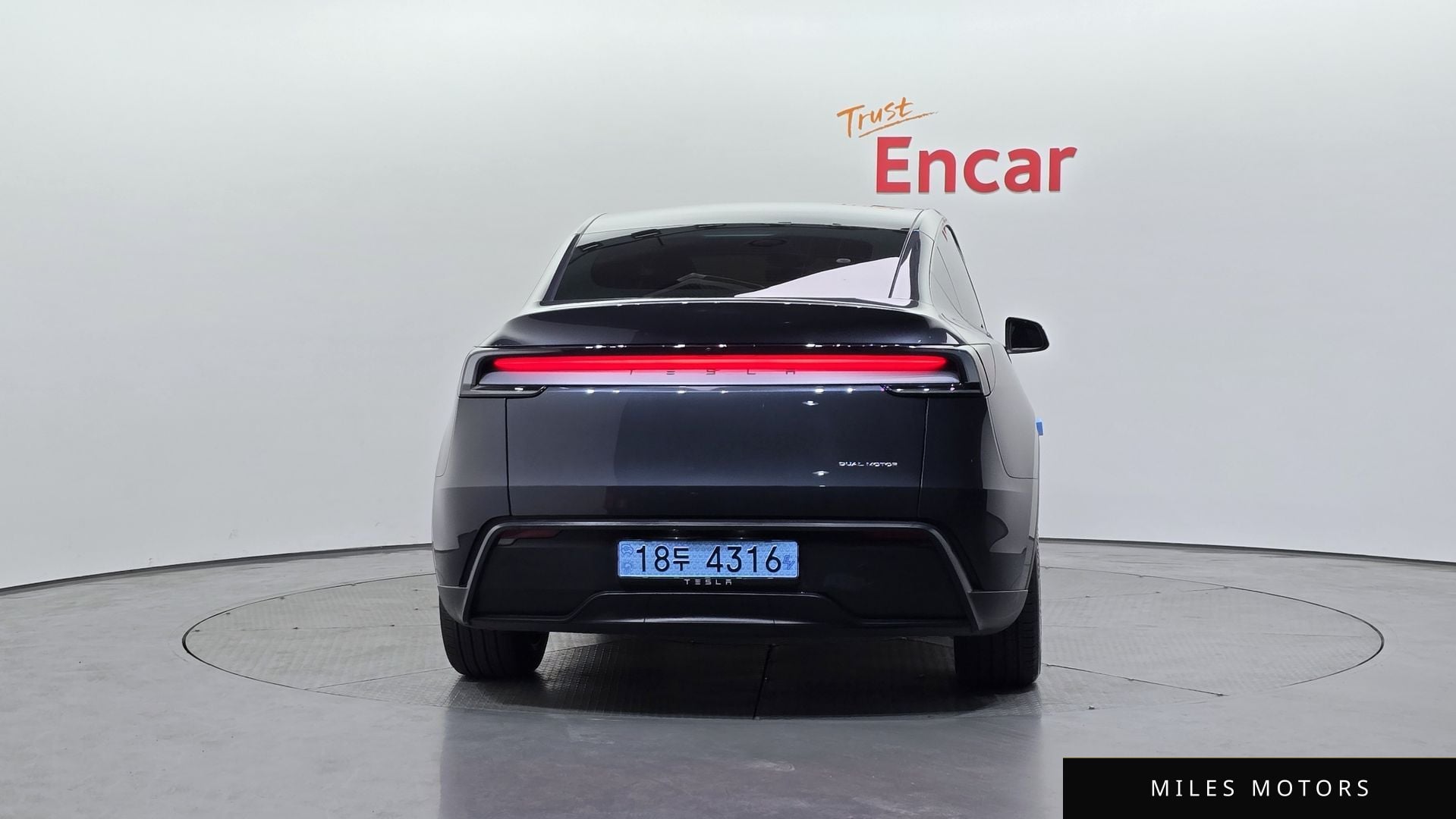 Tesla Model Y 2025 — миниатюра 4
